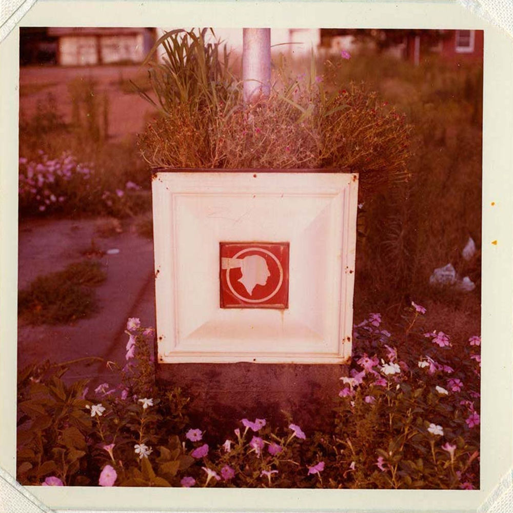 William Eggleston, Untitled (Pontiac Logo on Square Sign), 1972