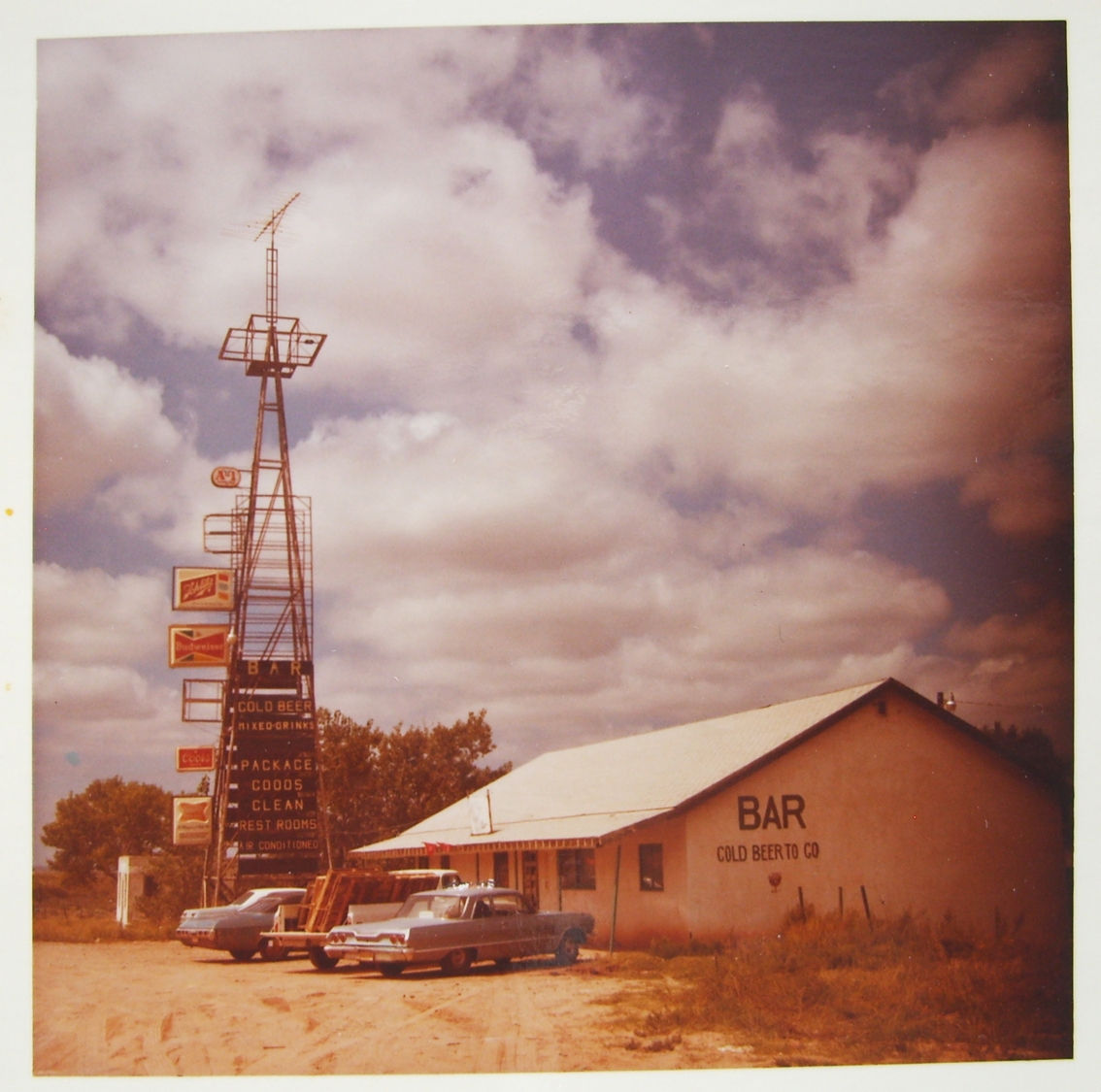 William Eggleston, Untitled (Western Bar with Old Well as TV Antenna), 1972