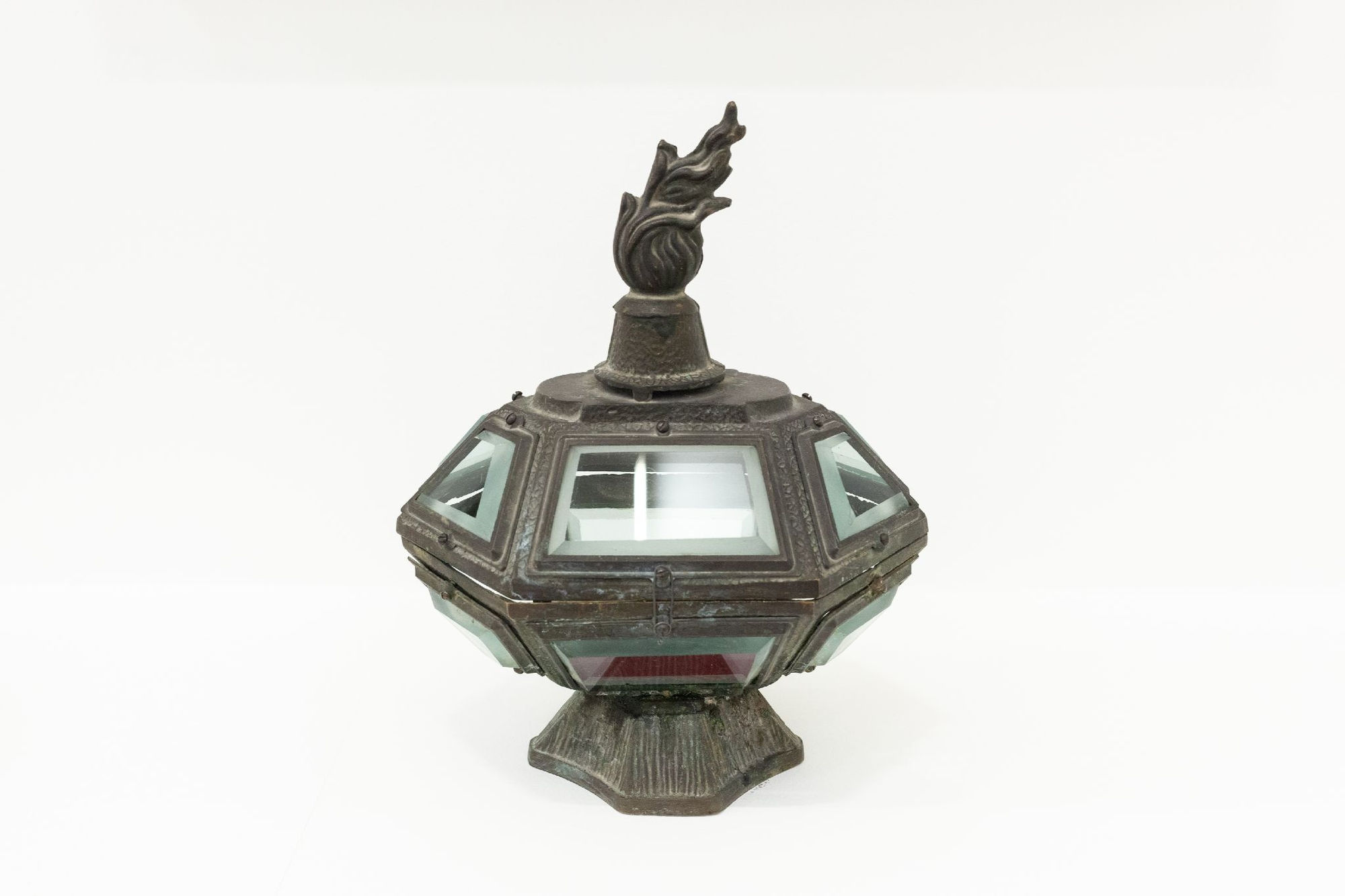 Jeffrey Vallance, Blinky Bone in Greek Reliquary, 2008