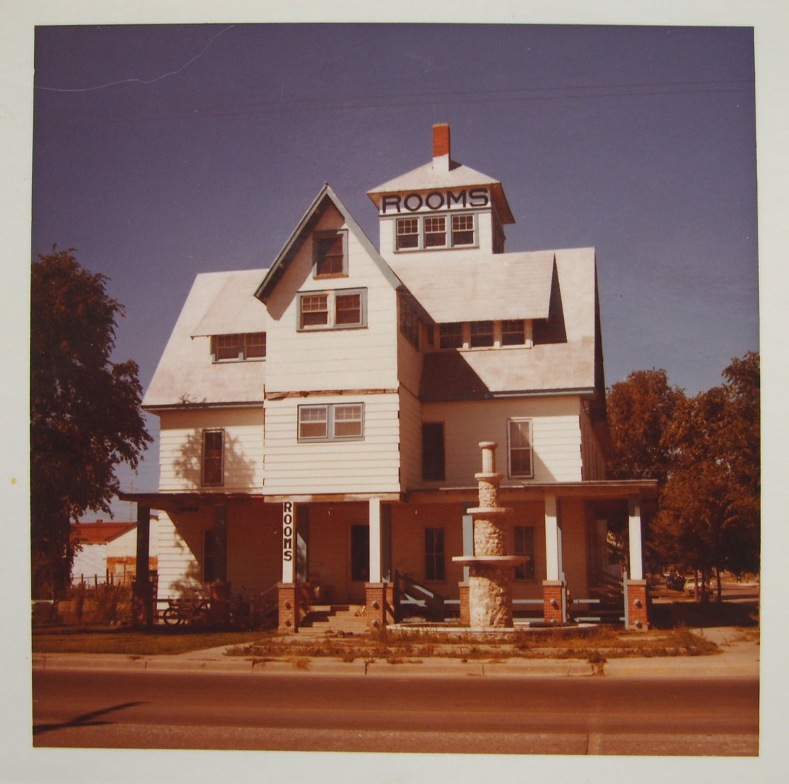 William Eggleston, Untitled (Rooming House Western US), 1972