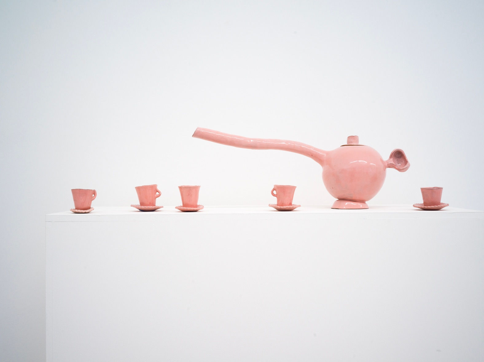 Daniela Edburg, Uncomfortable Tea Set, 2022