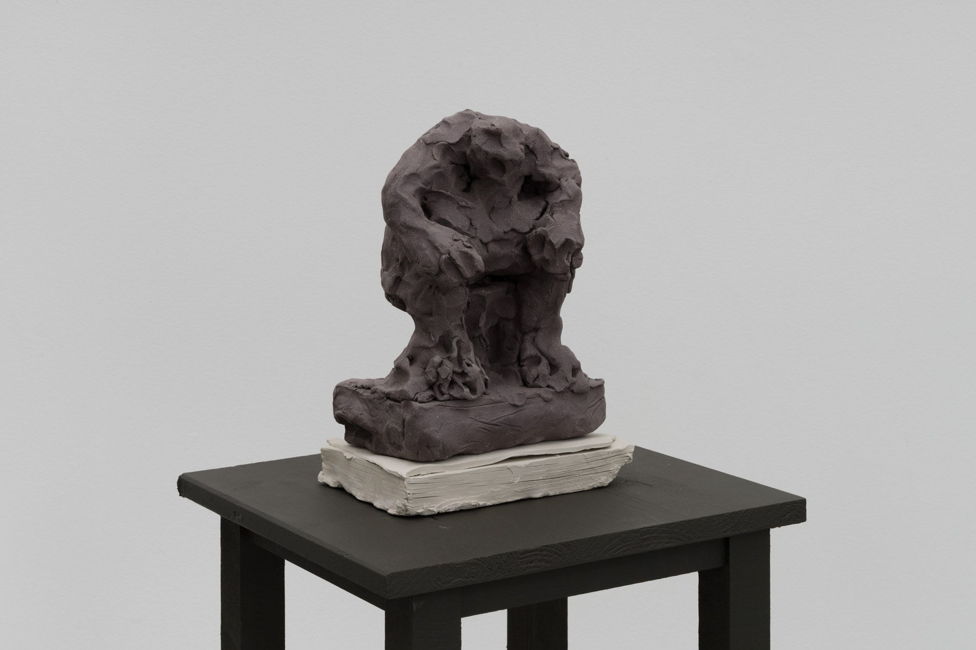 Pedro Paiva, Pisa-papéis (gorila), 2024