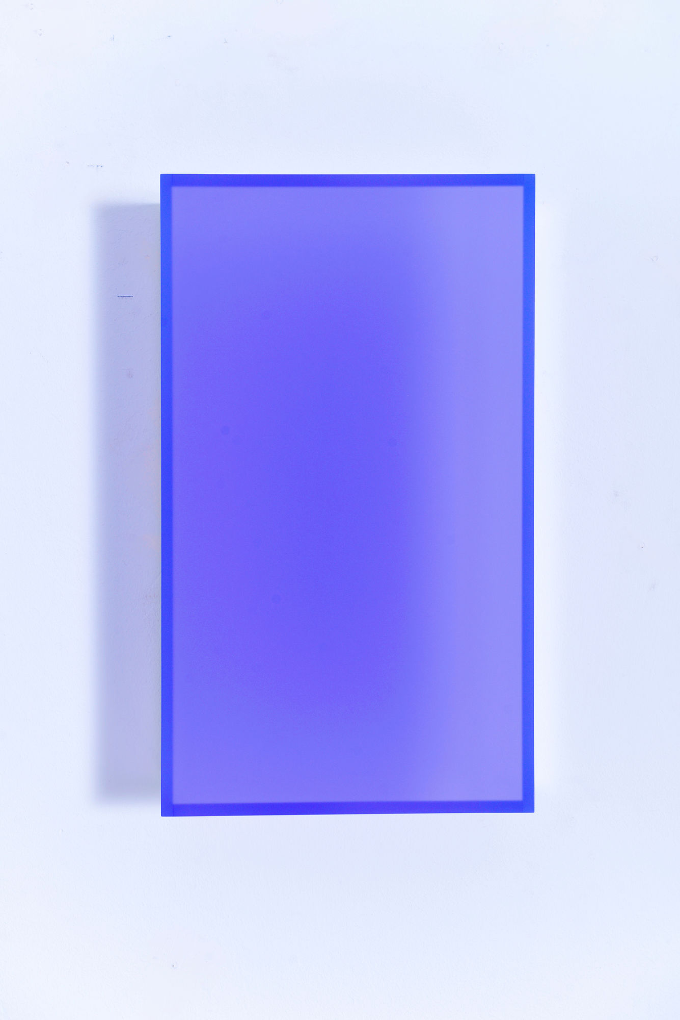 Regine Schumann, colormirror glow after satin plum knokke, 2021