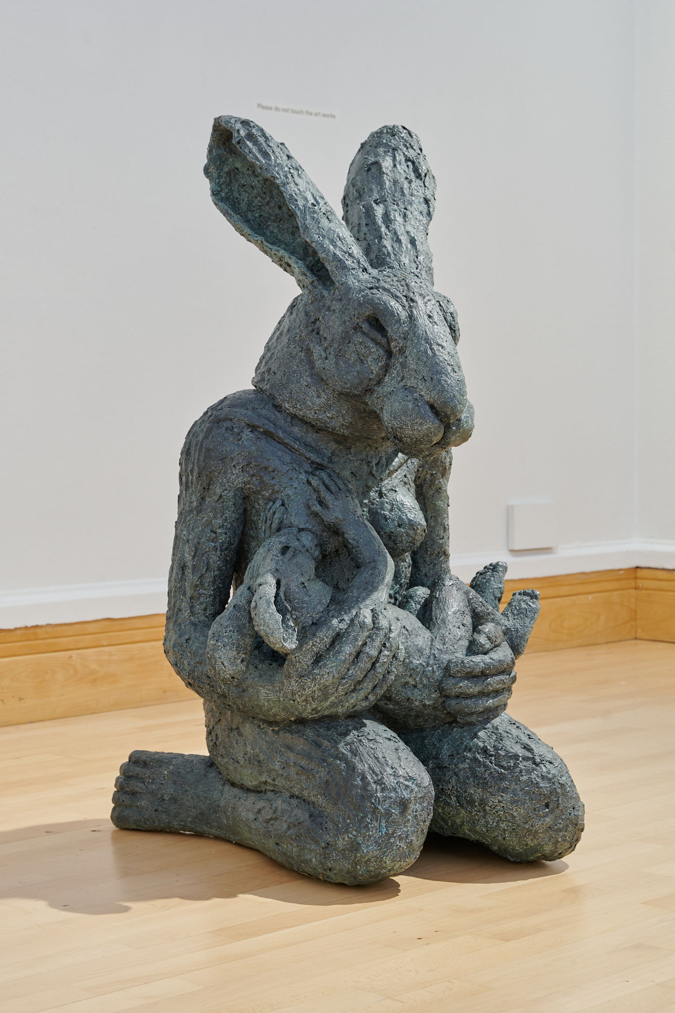 Sophie Ryder, Kneeling Mother and Baby, 2020
