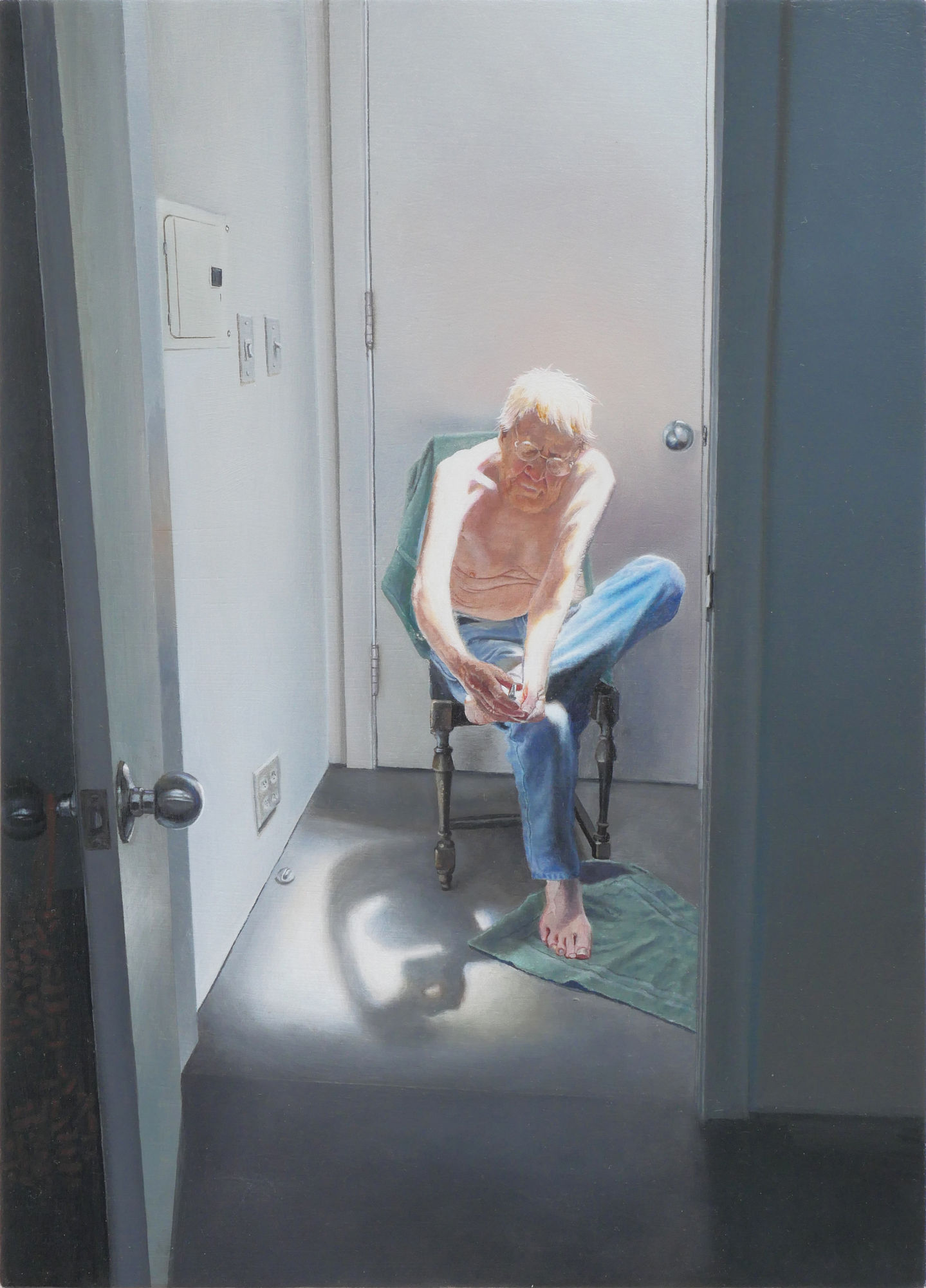 Tim Hawkinson, Dad Cutting his Toenails, 2021