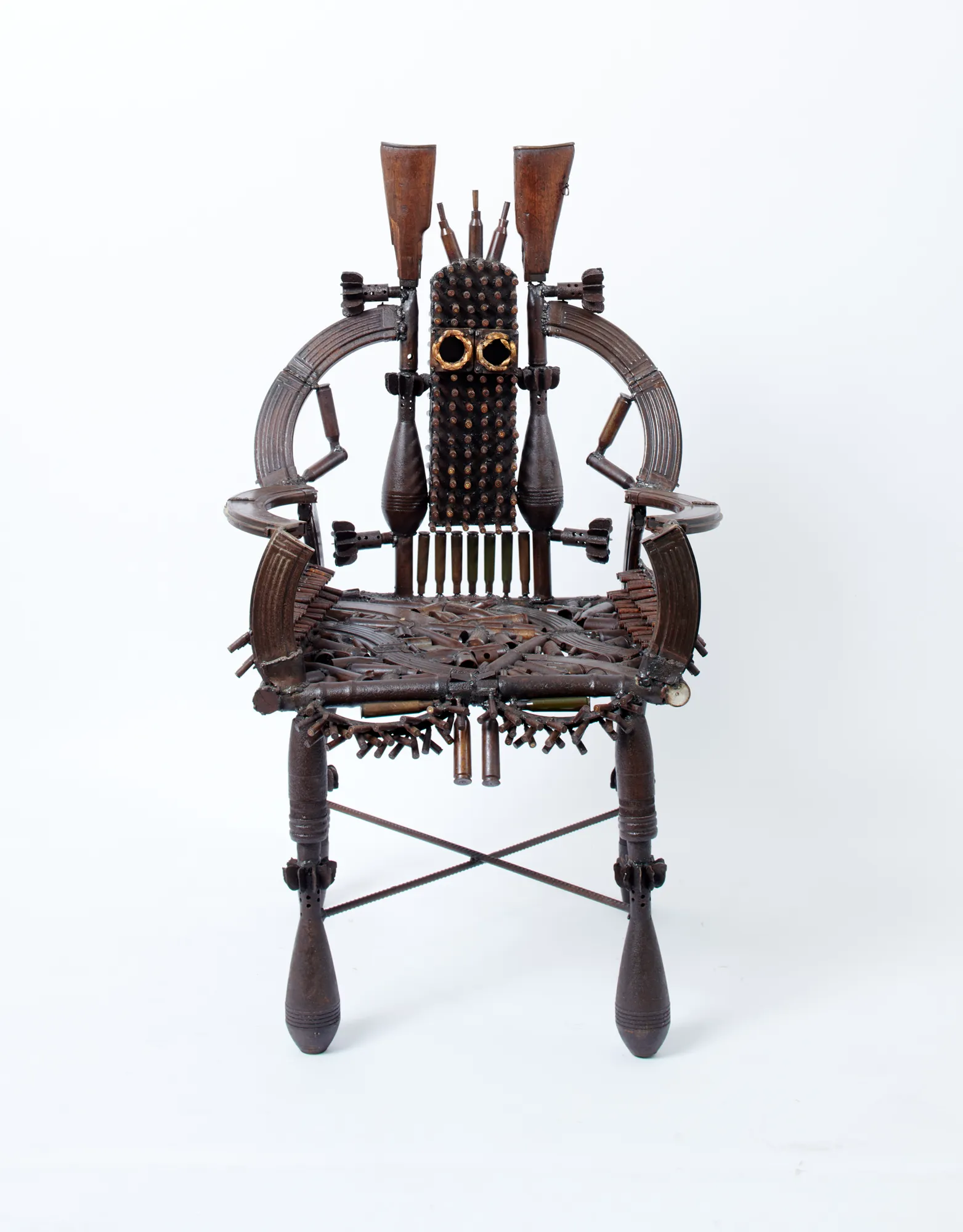 Goncalo Mabunda, The throne of the promised man, 2018