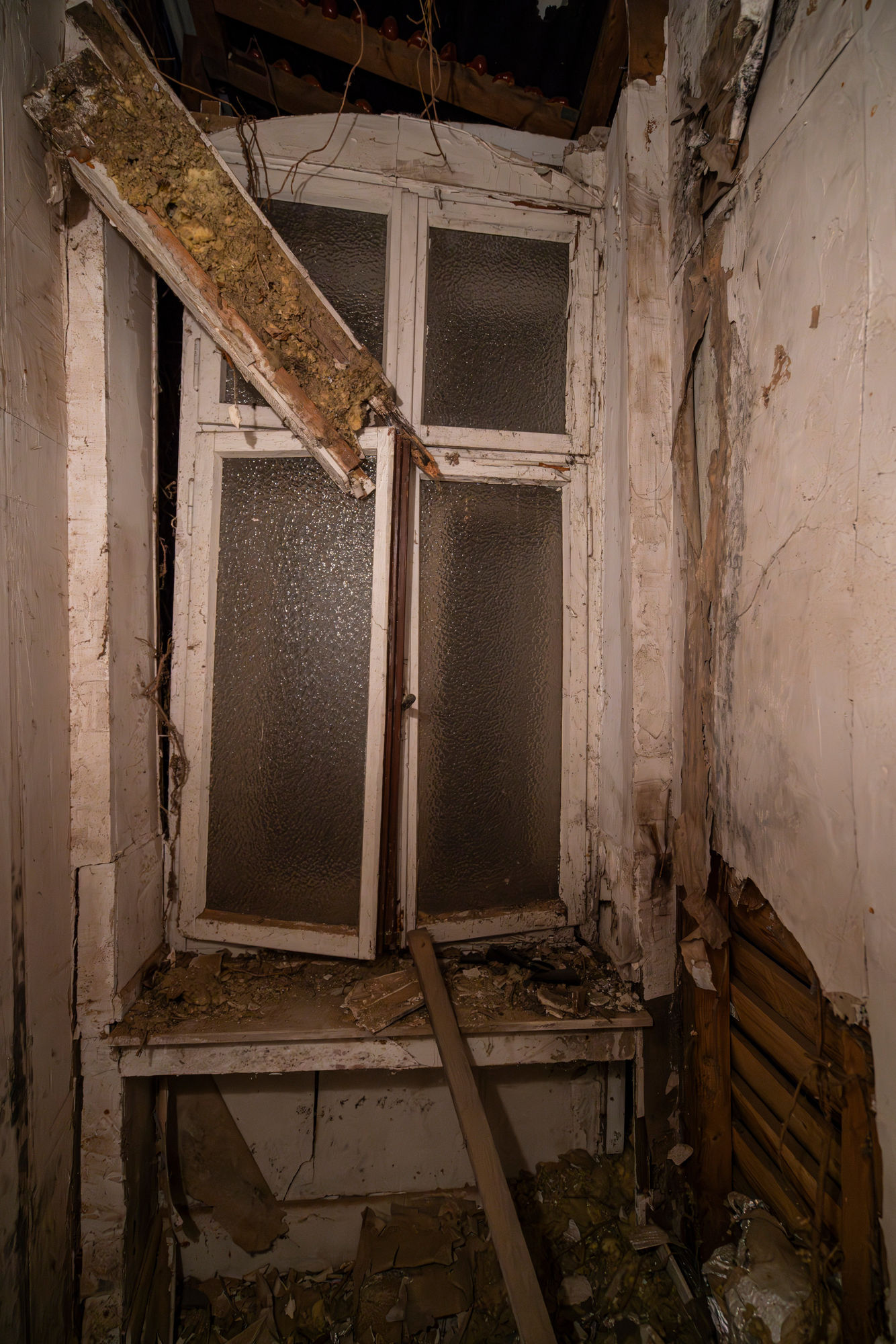 Gregor Schneider, HINTER IM KERN, 2025