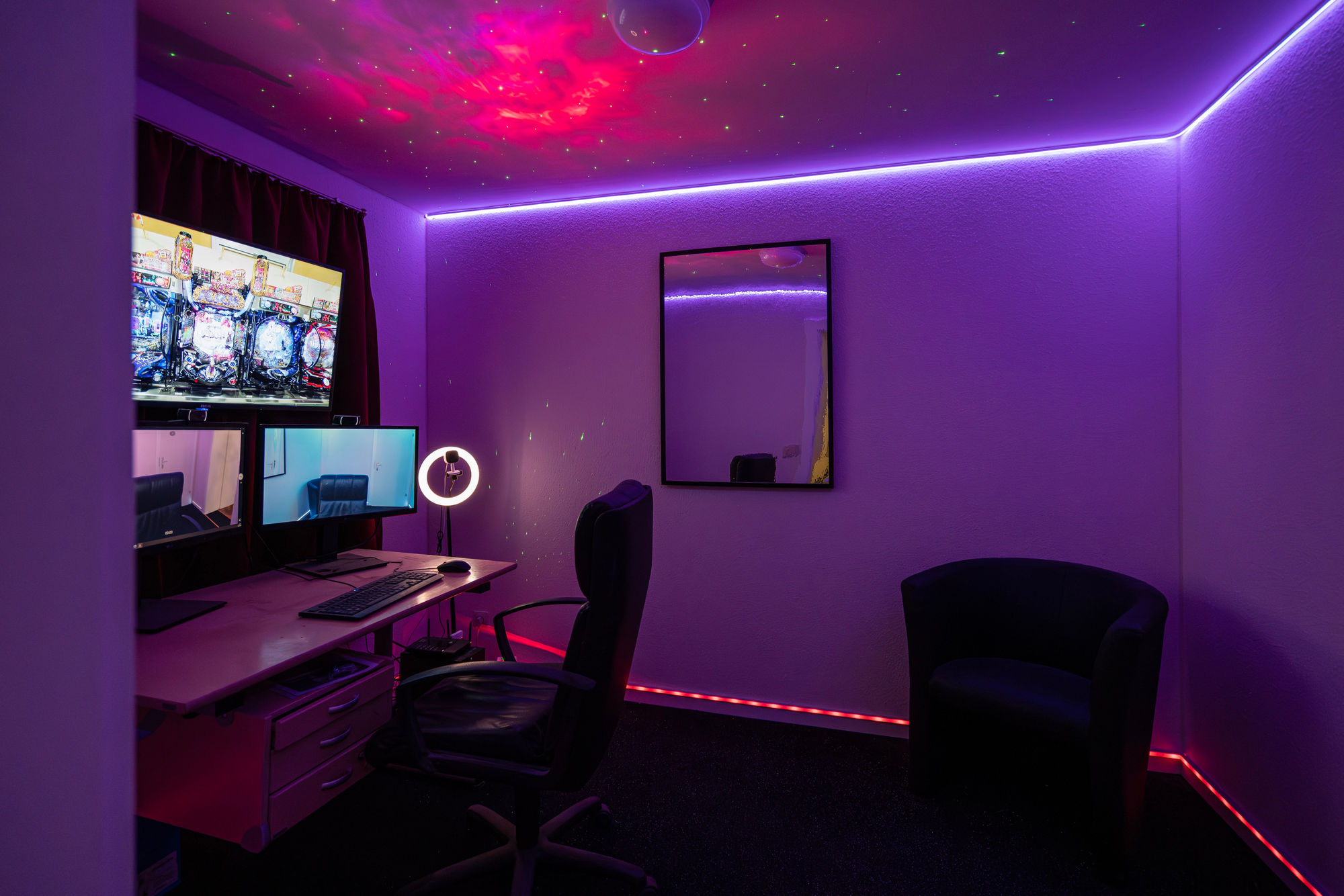 Gregor Schneider, STREAMING ROOM, 2025