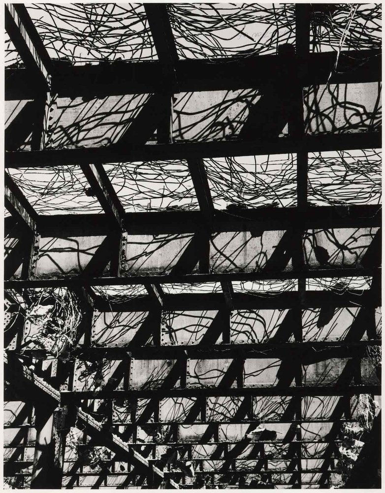 Sid Kaplan Deconstruction of West Side Highway, New York City Tirage gélatino-argentique d'époque, réalisé par l'artiste 32,2 x 25,2 cm 12.6 x 9.84 in Dim. papier: 35,6 x 27,9 cm