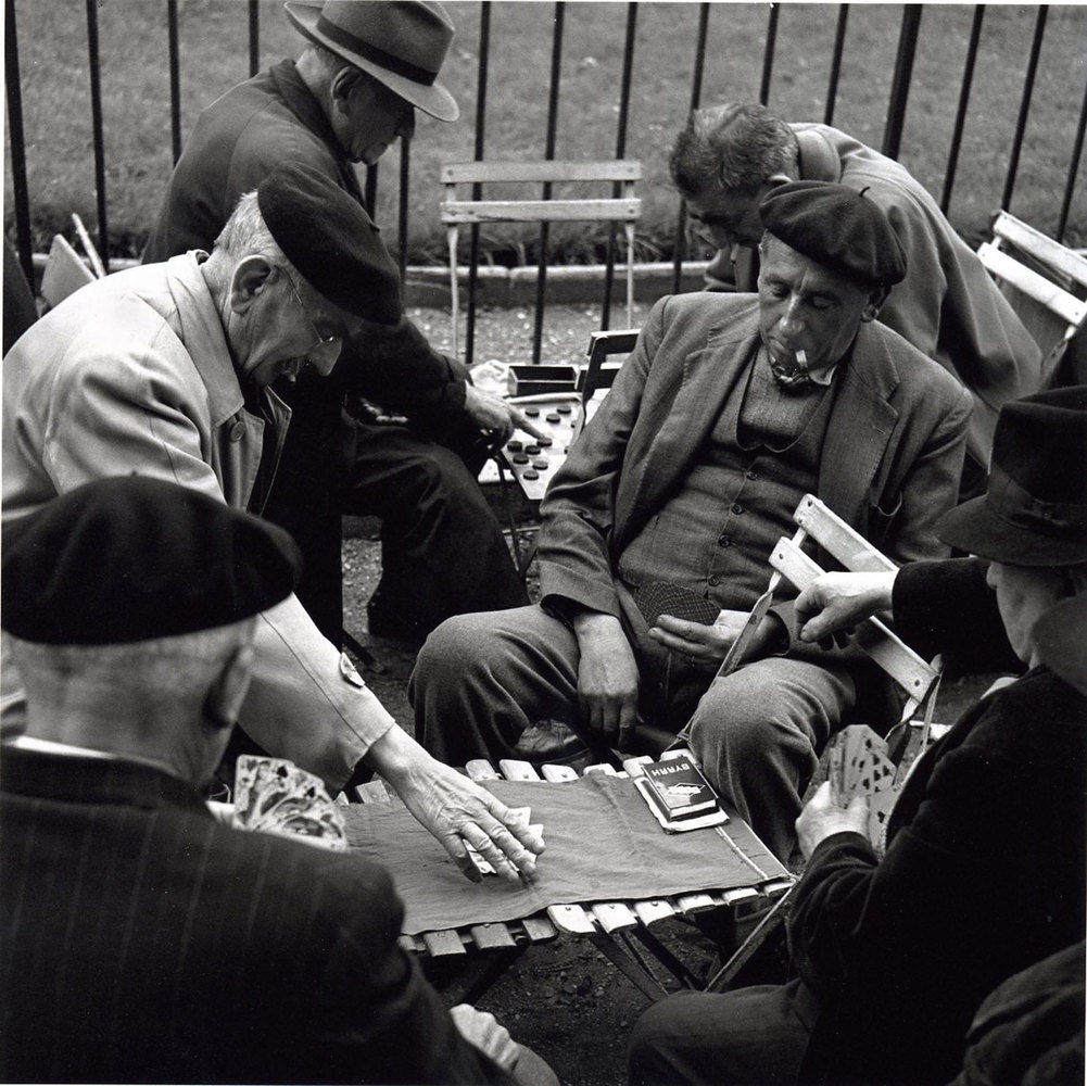 Sabine Weiss Jardin des Plantes, Paris Tirage gélatino-argentique postérieur 26,5 x 27 cm Dim. papier: 30 x 40 cm