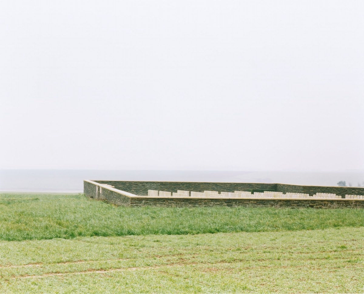 Aymeric Fouquez Saint Laurent Blangy #2 , France Tirage C-print et encadrement réalisés par l'artiste Dim. papier: 22 x 18 cm