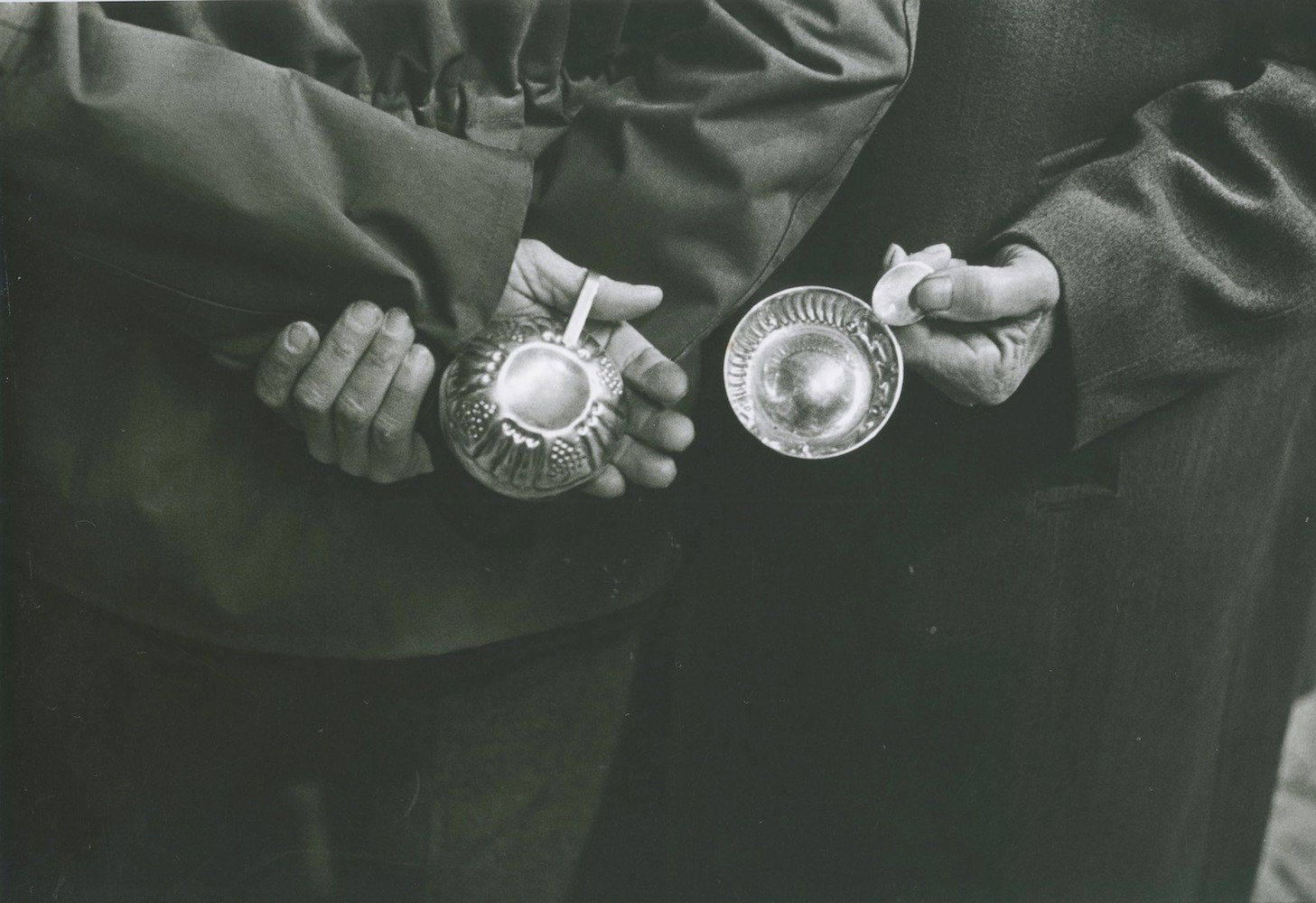 Sabine Weiss Hospices de Beaune, Chevalier Tastevin Tirage gélatino-argentique d'époque réalisé par l'artiste 20,3 x 30,2 cm Dim. papier: 20,3 x 30,2 cm