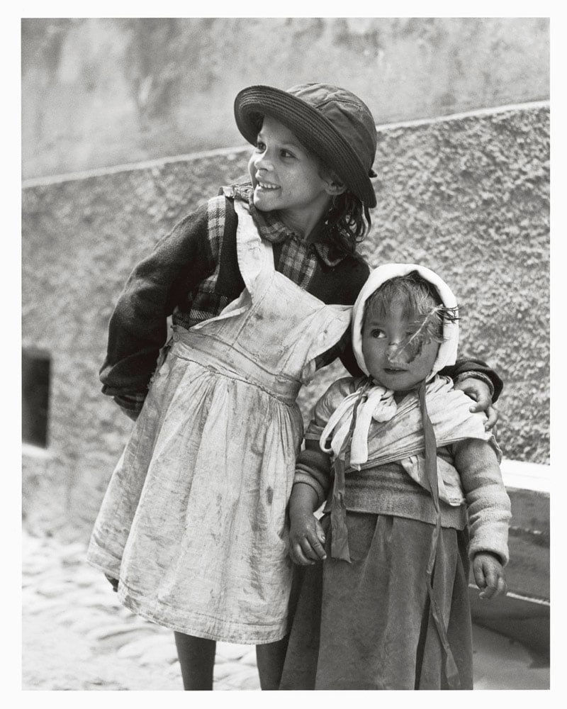 Sabine Weiss Enfants en Provence Tirage gélatino-argentique postérieur 26,7 x 33 cm Dim. papier: 30 x 40 cm