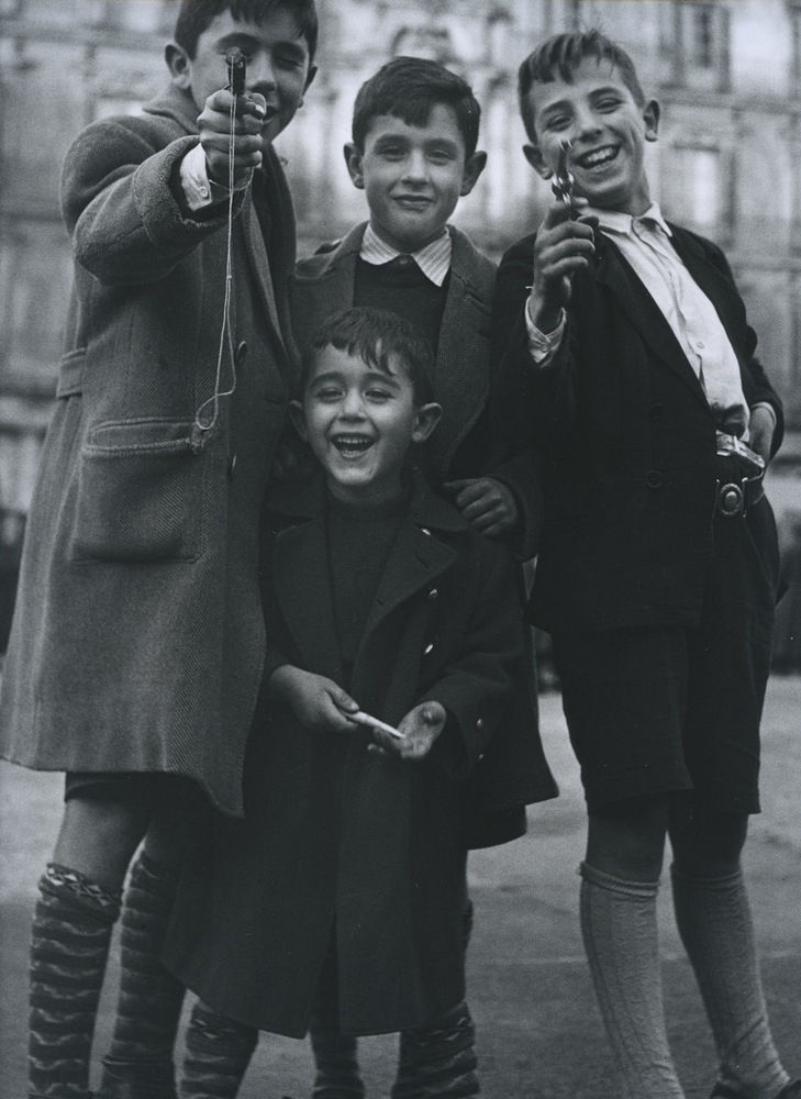 Sabine Weiss Madrid Tirage gélatino-argentique postérieur 26,7 x 34,6 cm Dim. papier: 30 x 40 cm