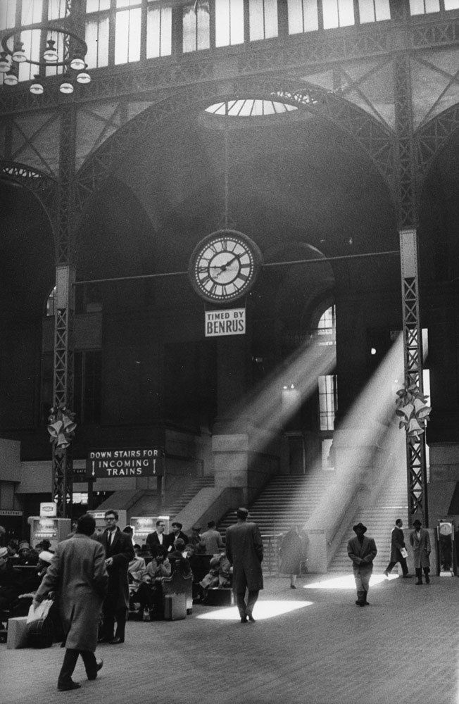 Sabine Weiss, Pennsylvania Station, New York, 1962