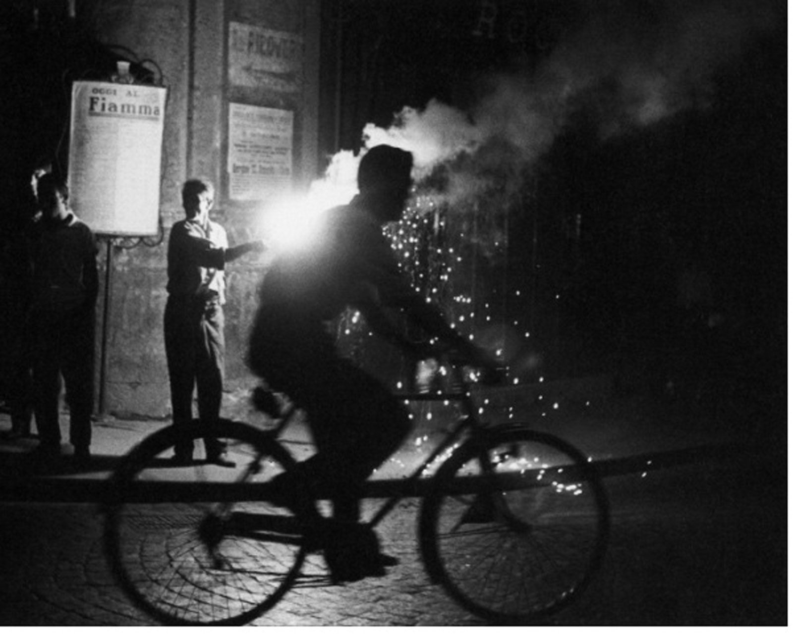 Sabine Weiss Course à Naples Tirage gélatino-argentique postérieur 26 x 34 cm Dim. papier: 30 x 40 cm