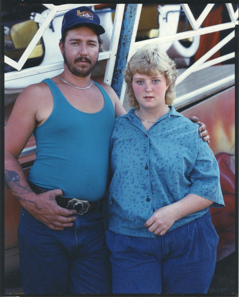 Bruce Wrighton Couple in blue, Owego fair, NY Tirage C-print d'époque 20 x 25 cm Dim. papier: 20 x 25 cm