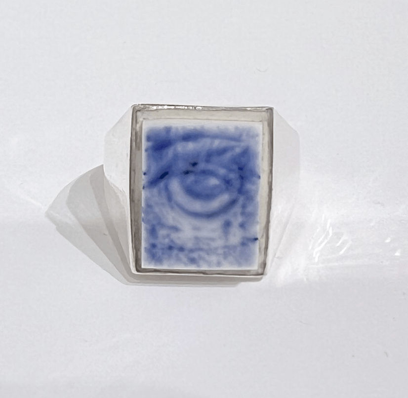 John Medina & Haldo Hernández, "El reposo de mirar humo" (Anillo), 2025