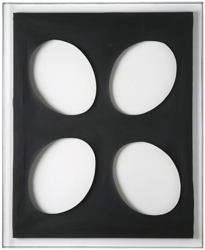 Dadamaino Volume peinture à l'eau sur toile percée 80 x 100 cm 14 by 14 in.