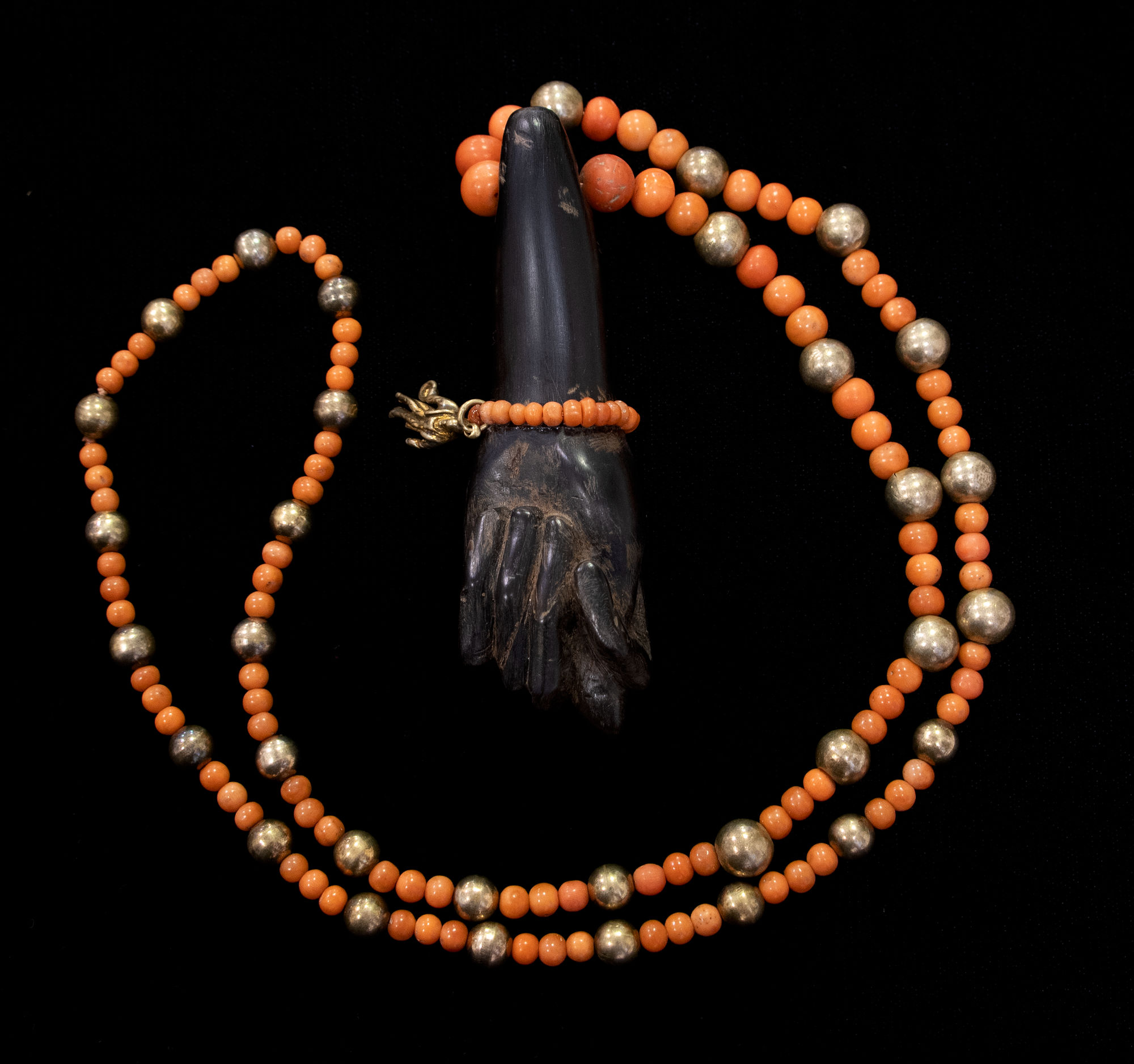 Bijoux, Collier de corail avec grande figue noire, XIXe–XXe siècle