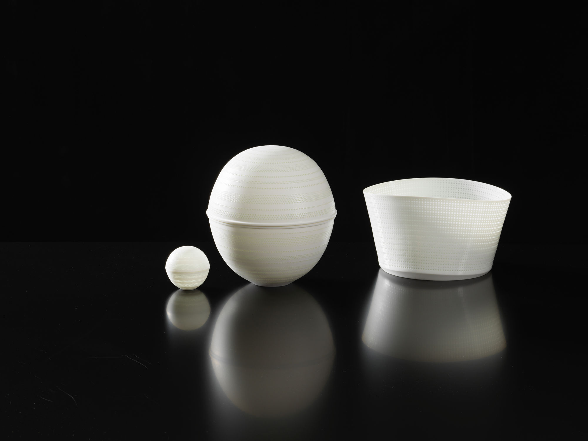 Niisato Akio, 光蓋物 Light Box