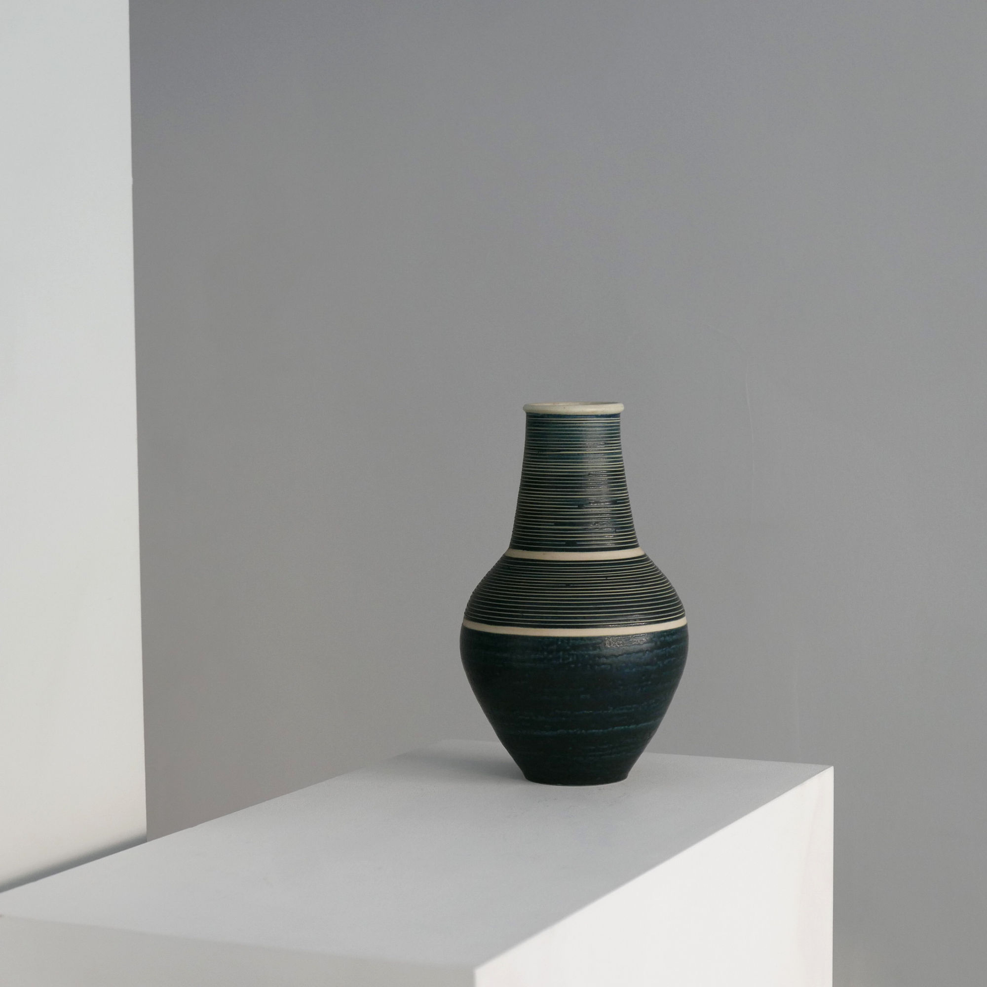 Julian Stair, Vase with sgraffito lines