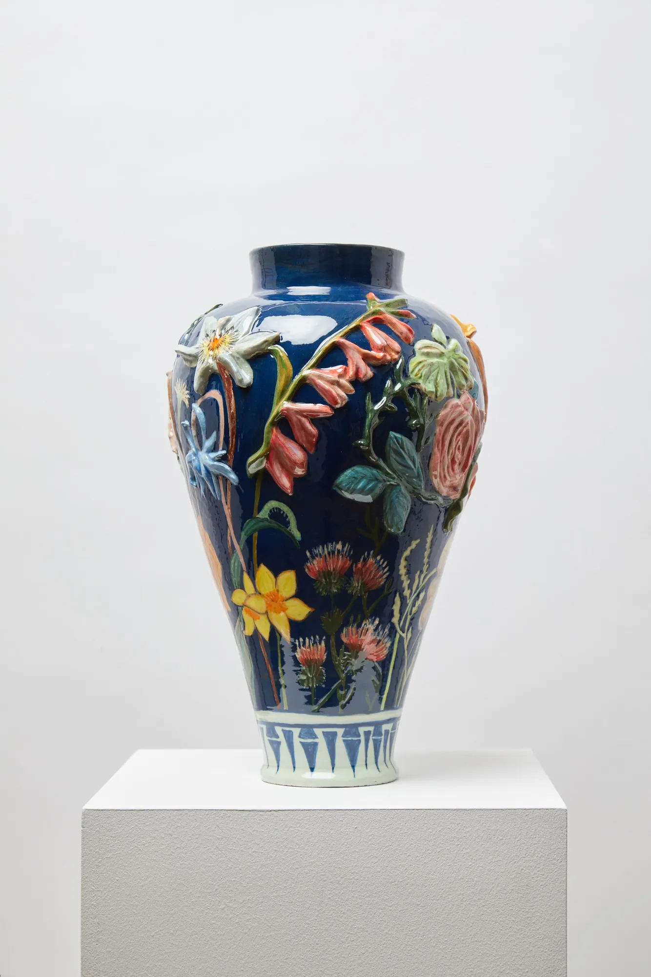 Henrietta MacPhee, Flowers with Honeybee, 2025