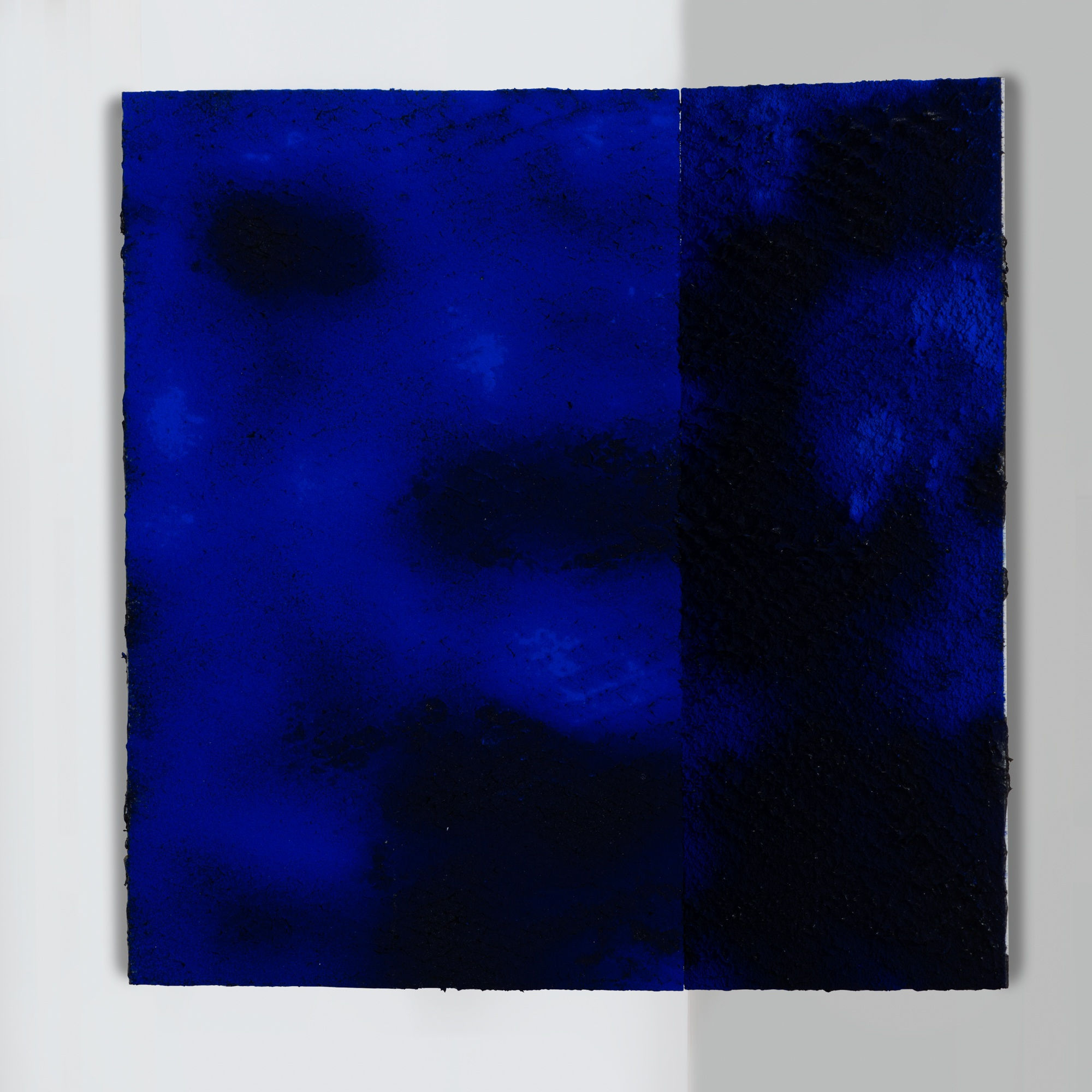 Clemens Wolf, Expanded Metal Pigment Corner Painting (Tondo), 2019