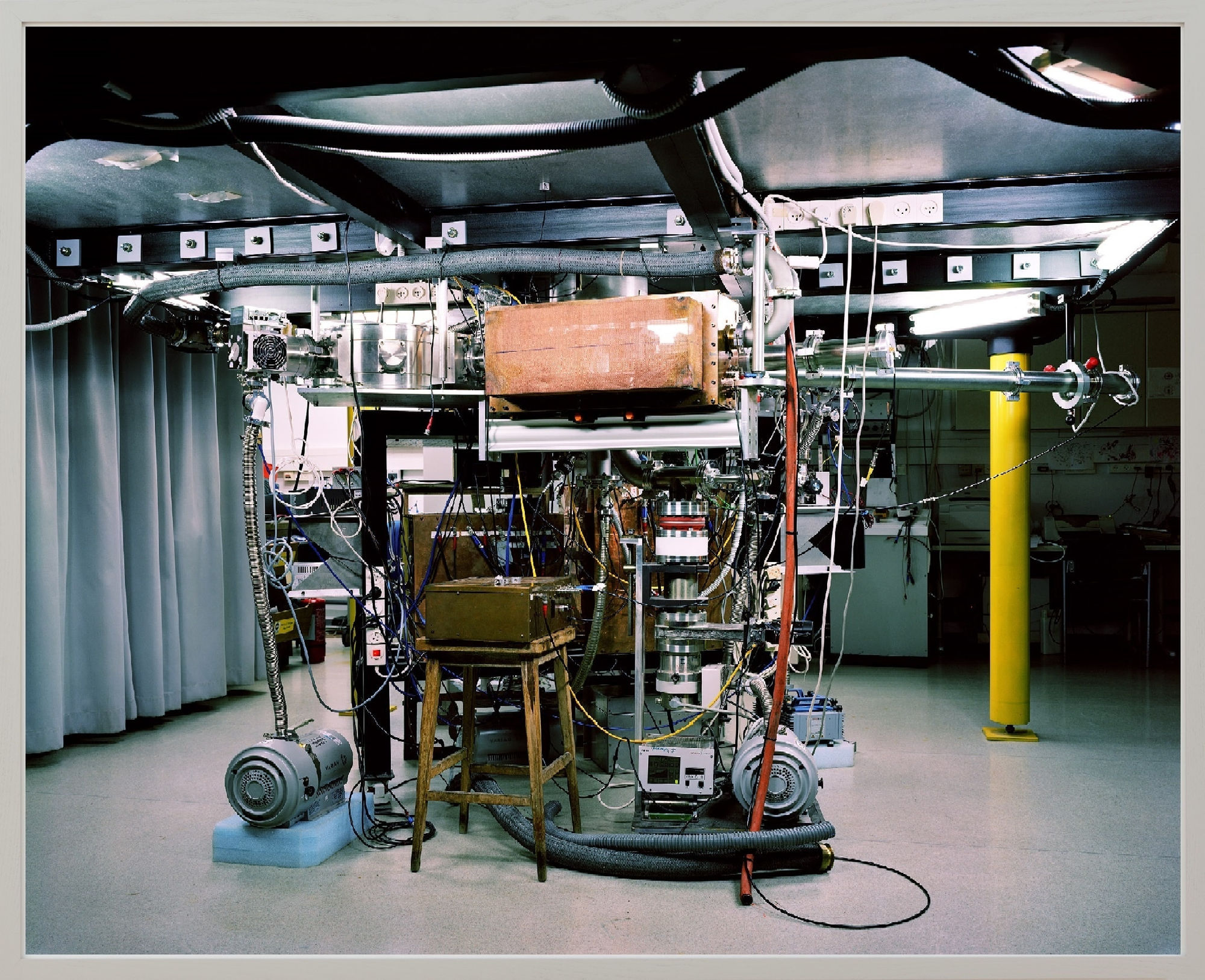 Thomas Struth, Z-Pinch Plasma Lab, Weizmann Institute, Rehovot, 2011