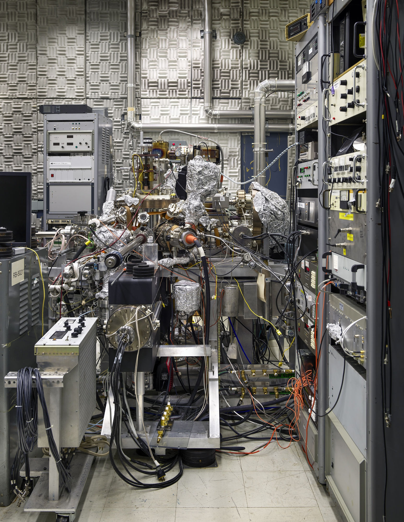 Thomas Struth, Low Energy Electron Microscope, IBM, Yorktown Heights 2022, 2022