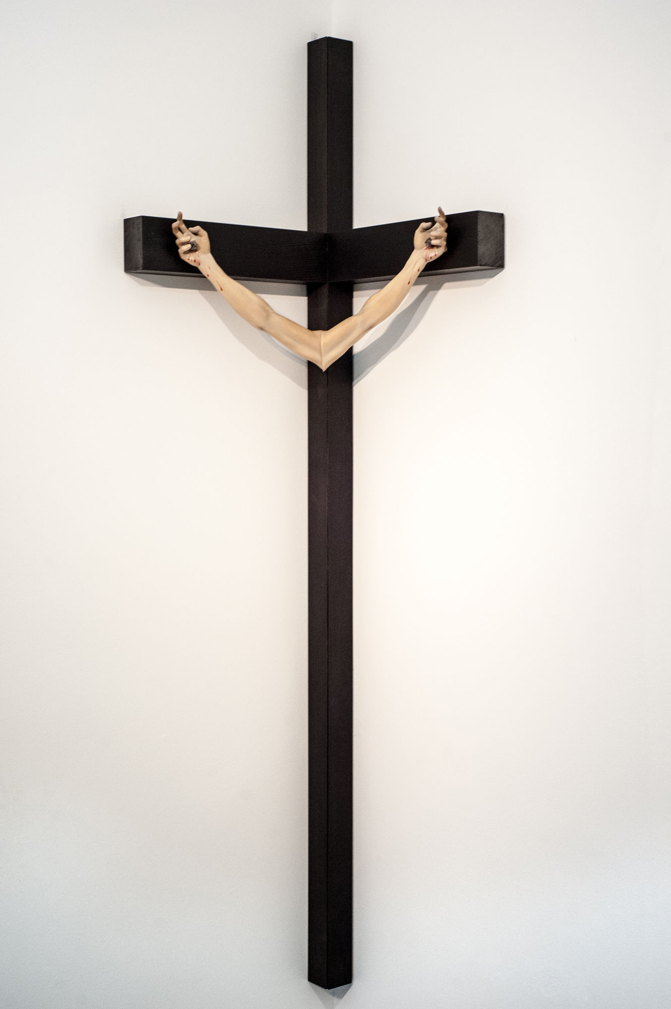 Mauro Vignando: Untitled, 2015, 231 x 55 x 55 cm , legno-tecnica mista