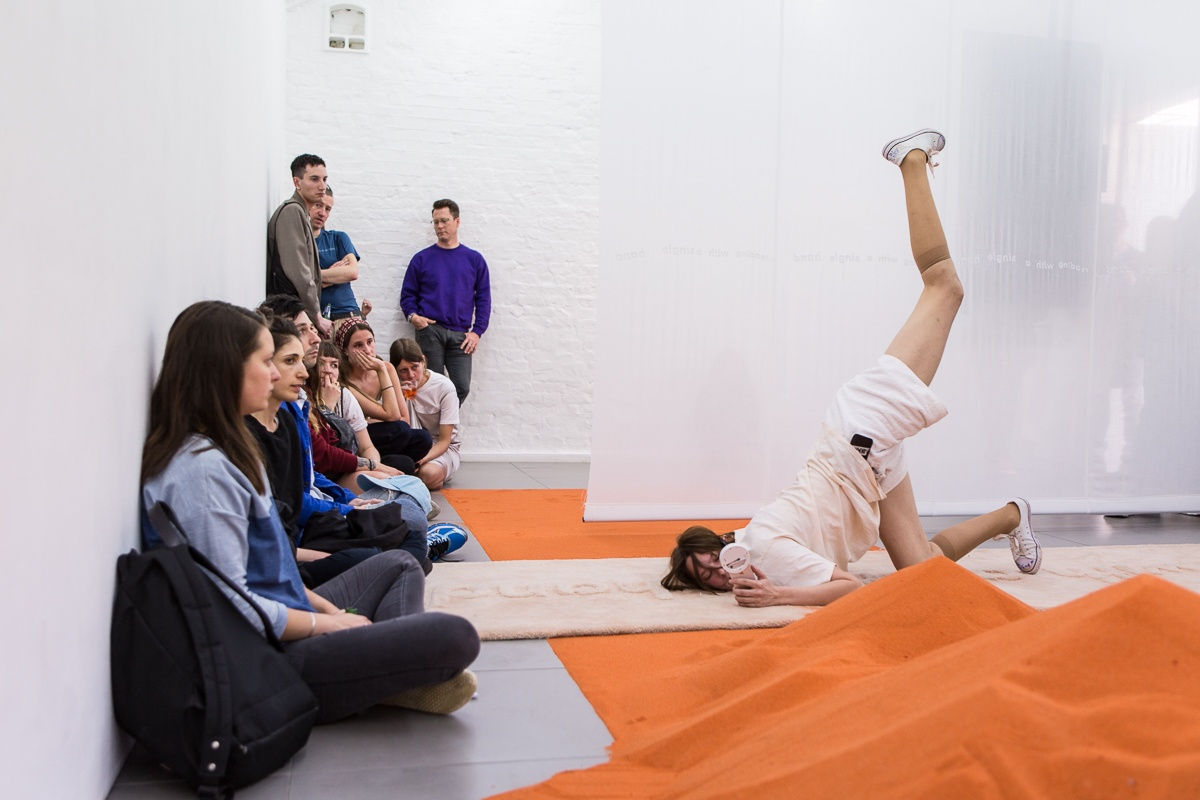 YGRG14X: reading with the single hand V