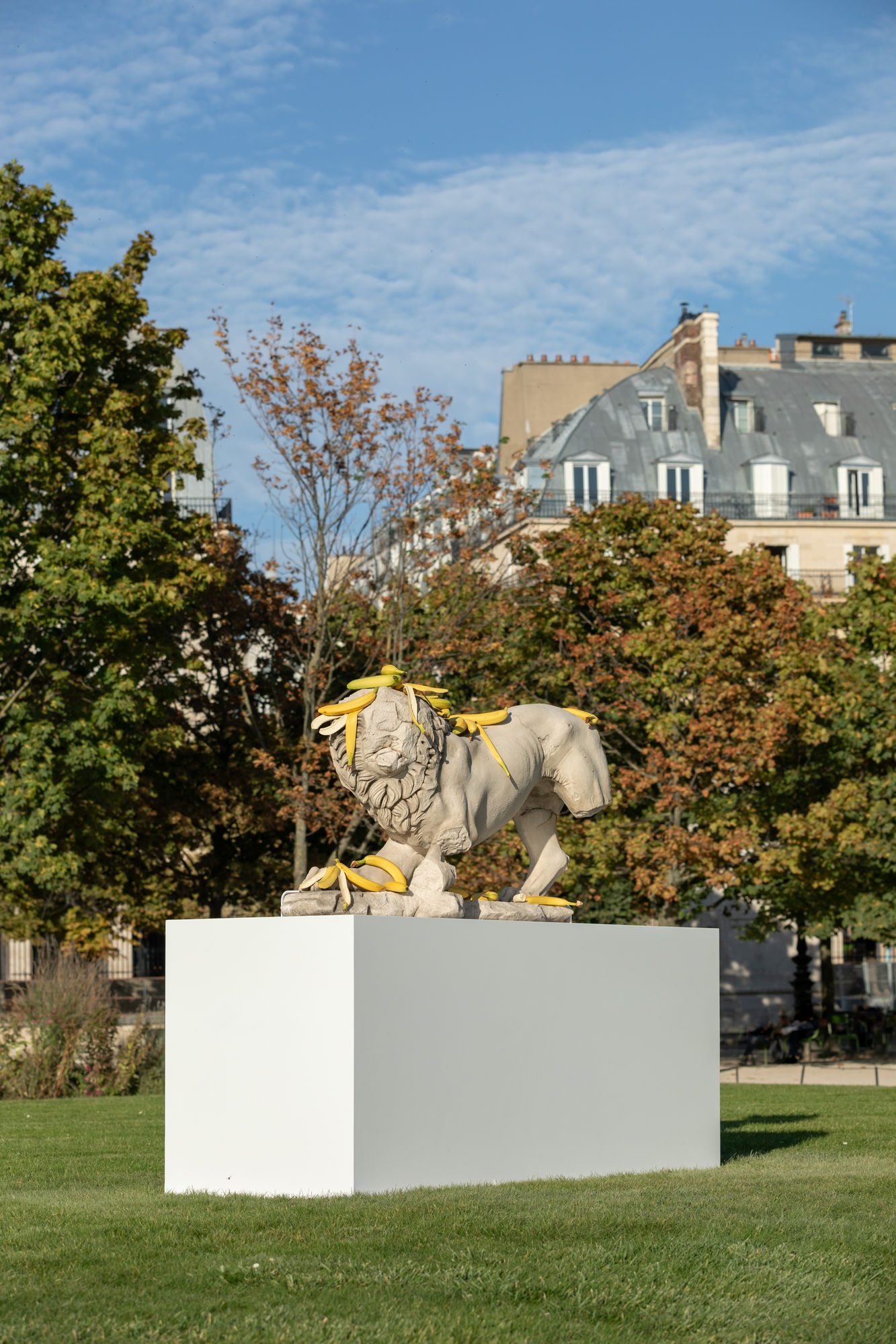 Tony Matelli Installation view La Cinquième Saison, Jardin des Tuileries, Paris, France, 2023