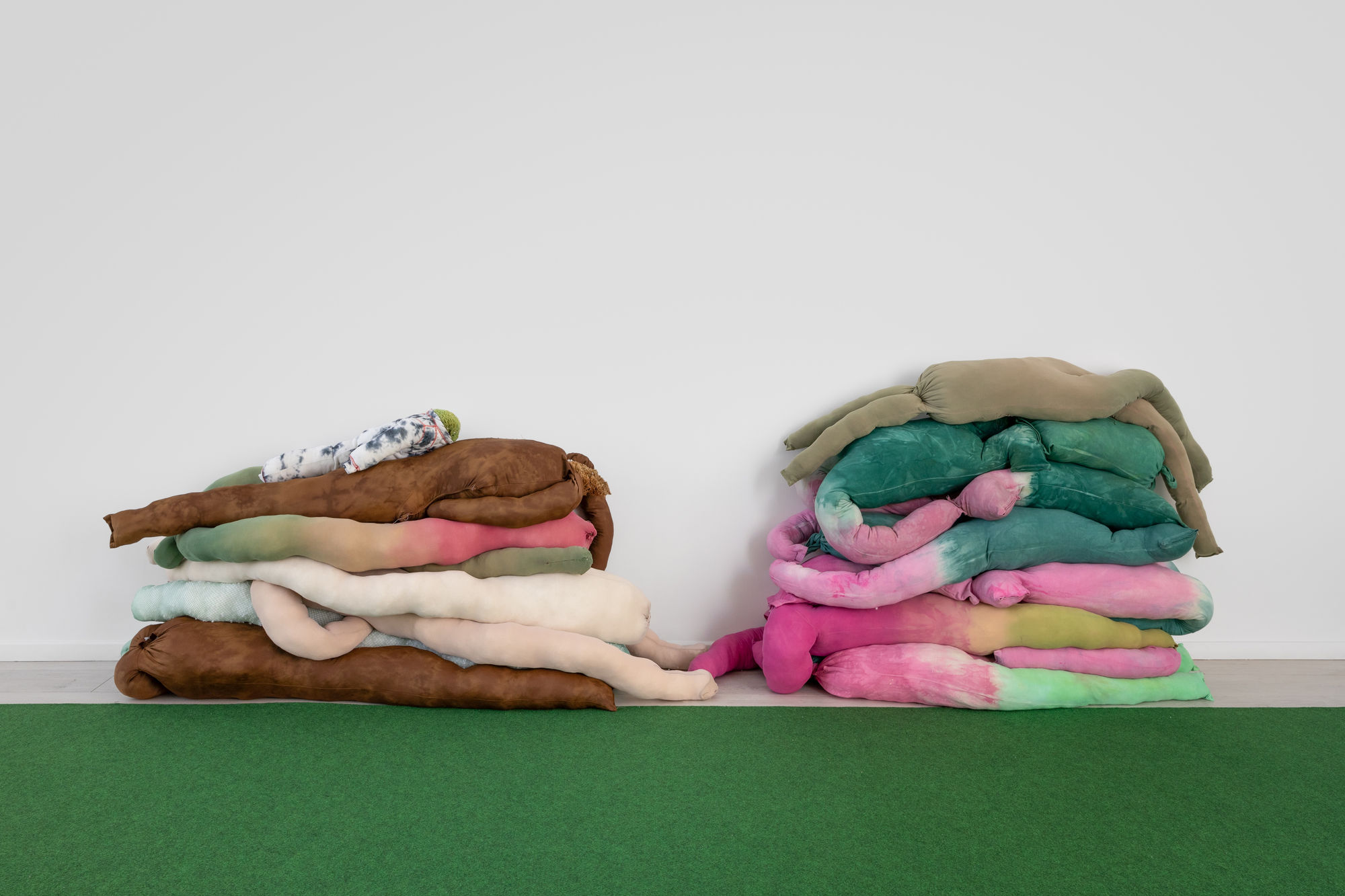 Installation view, Cecilia Bengolea, Comso-Conviviality - There is time that passes even when nothing changes, Andréhn-Schiptjenko Paris, France, 2024.