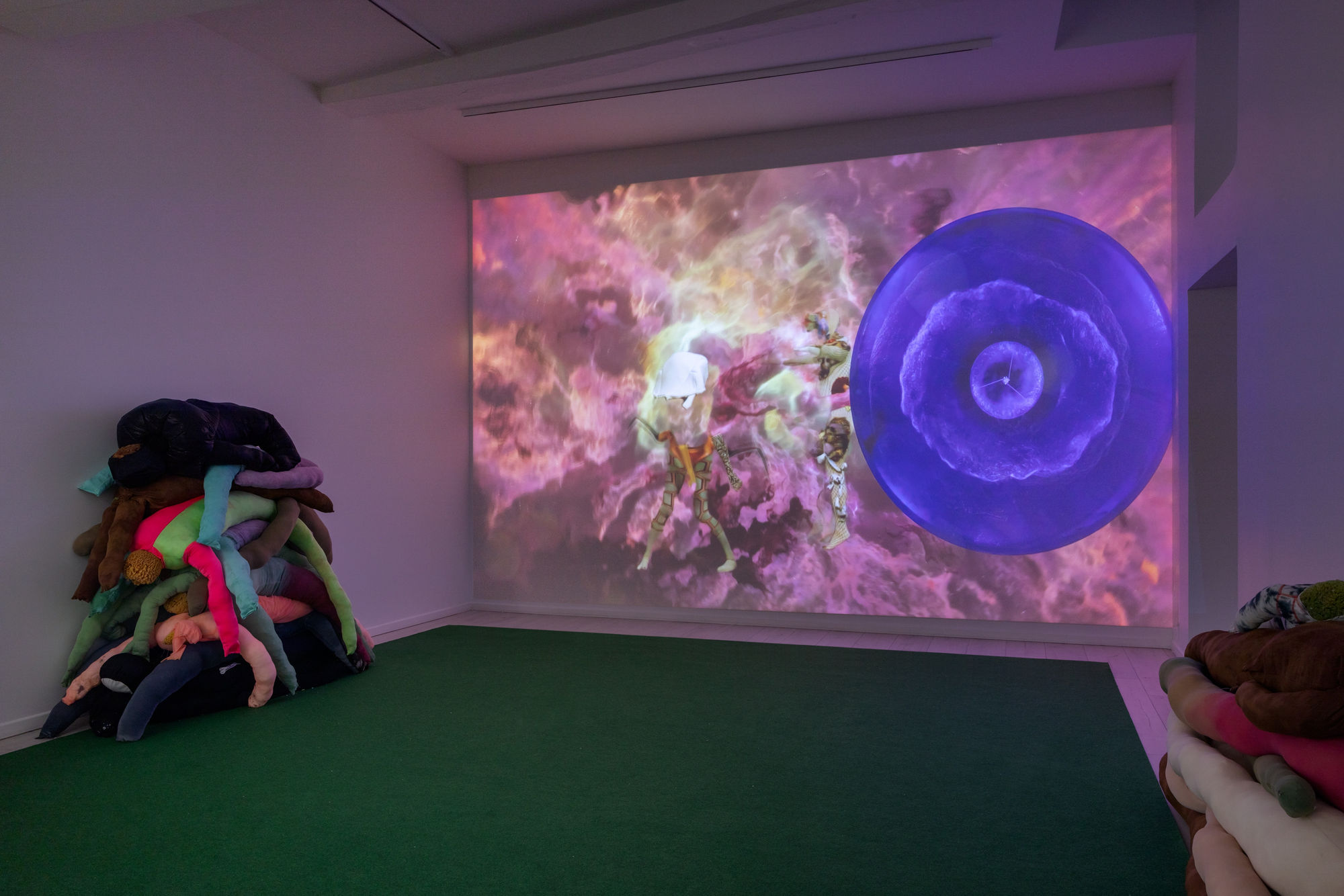 Installation view, Cecilia Bengolea, Comso-Conviviality - There is time that passes even when nothing changes, Andréhn-Schiptjenko Paris, France, 2024.