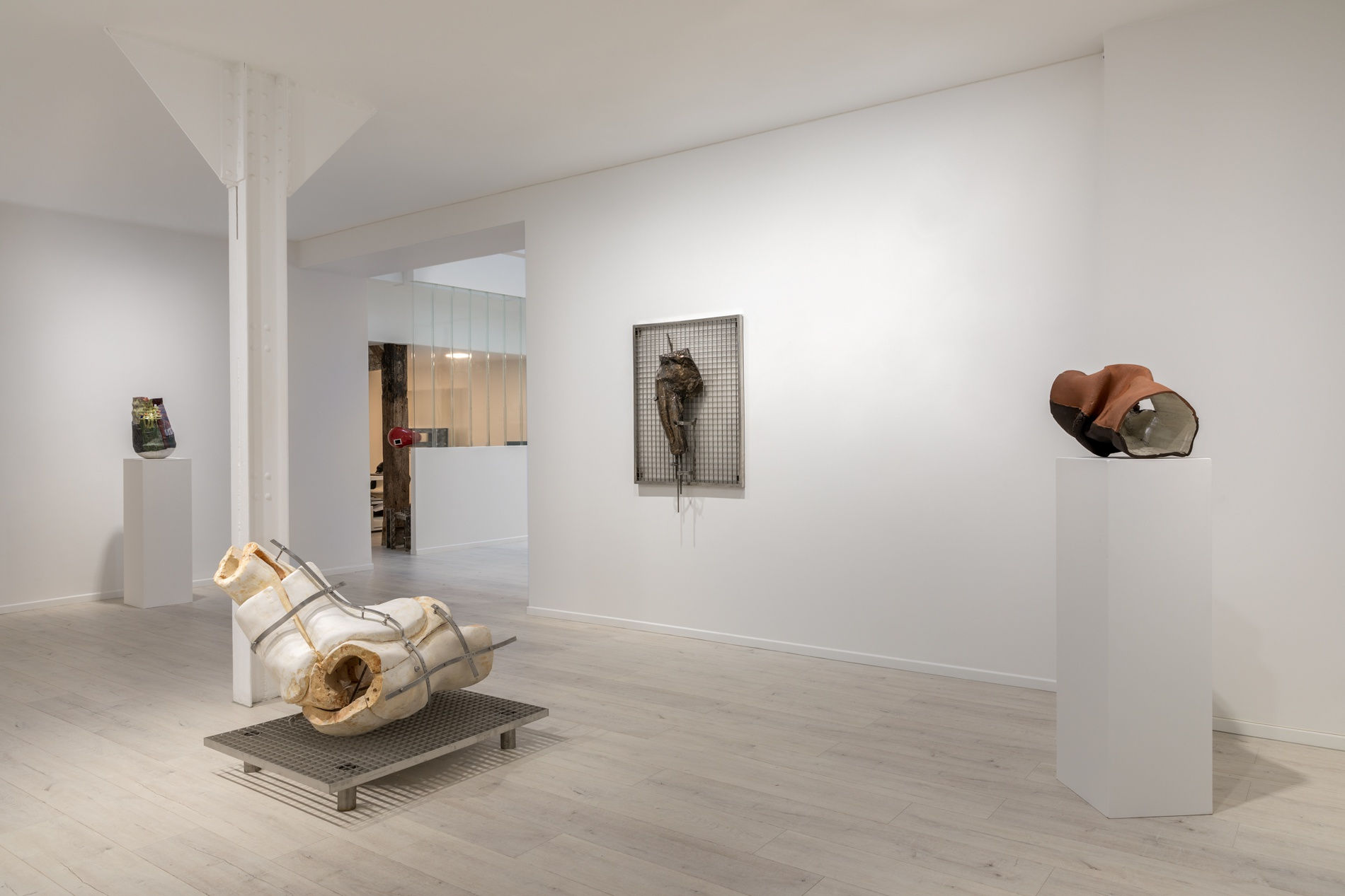 Installation view, 'malléable, aléatoire', Andréhn-Schiptjenko, Paris, France, 2023