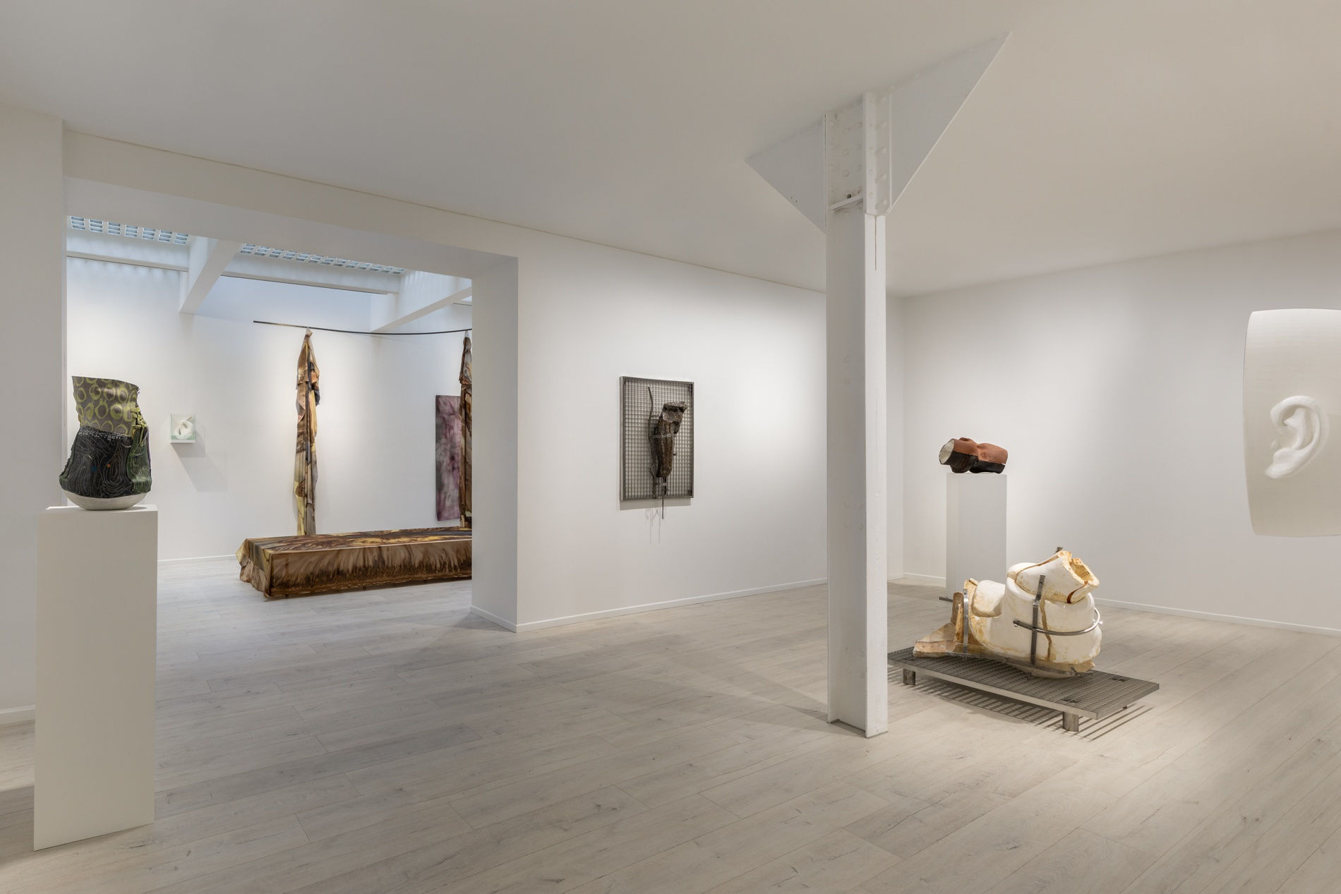 Installation view, 'malléable, aléatoire', Andréhn-Schiptjenko, Paris, France, 2023