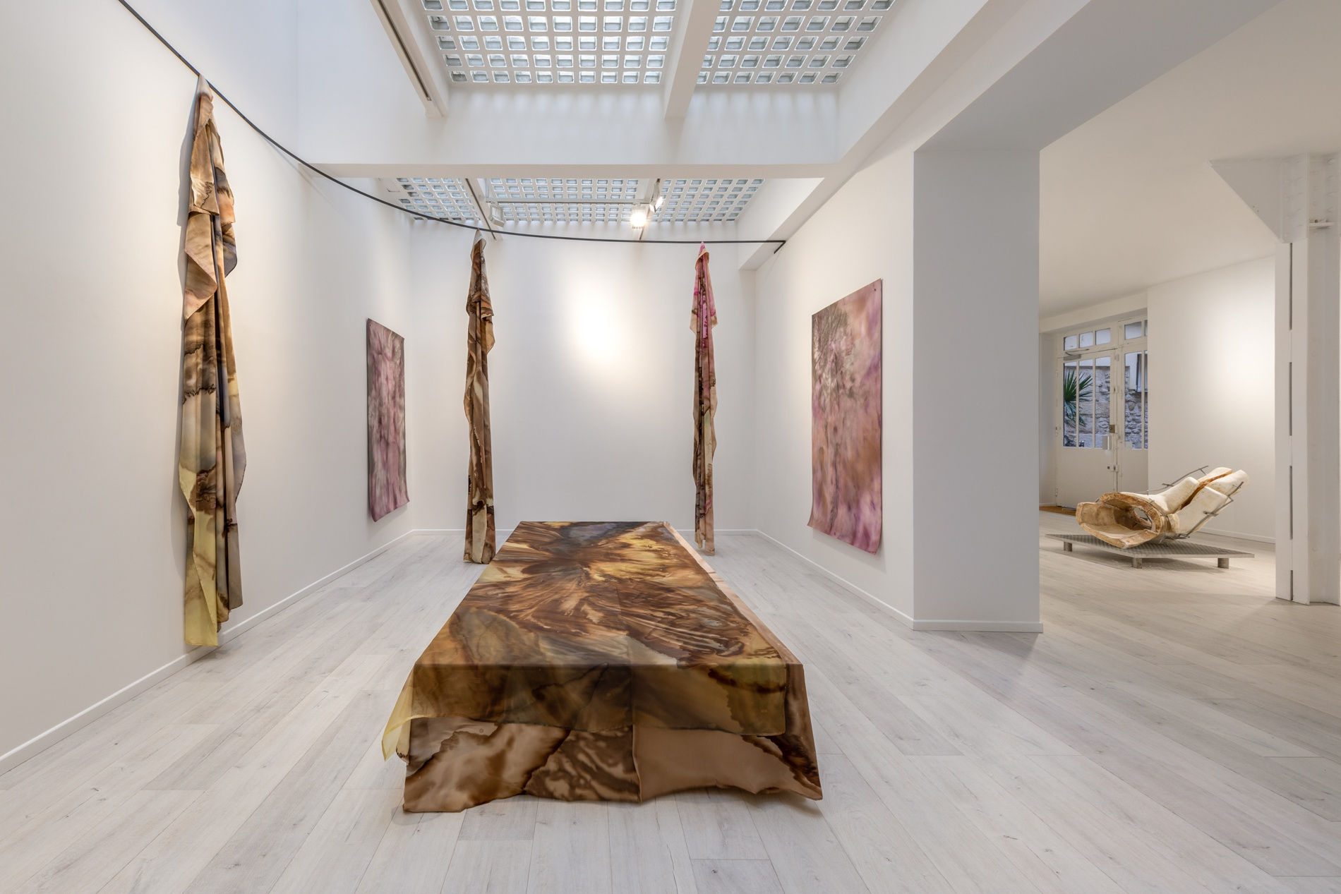 Installation view, 'malléable, aléatoire', Andréhn-Schiptjenko, Paris, France, 2023