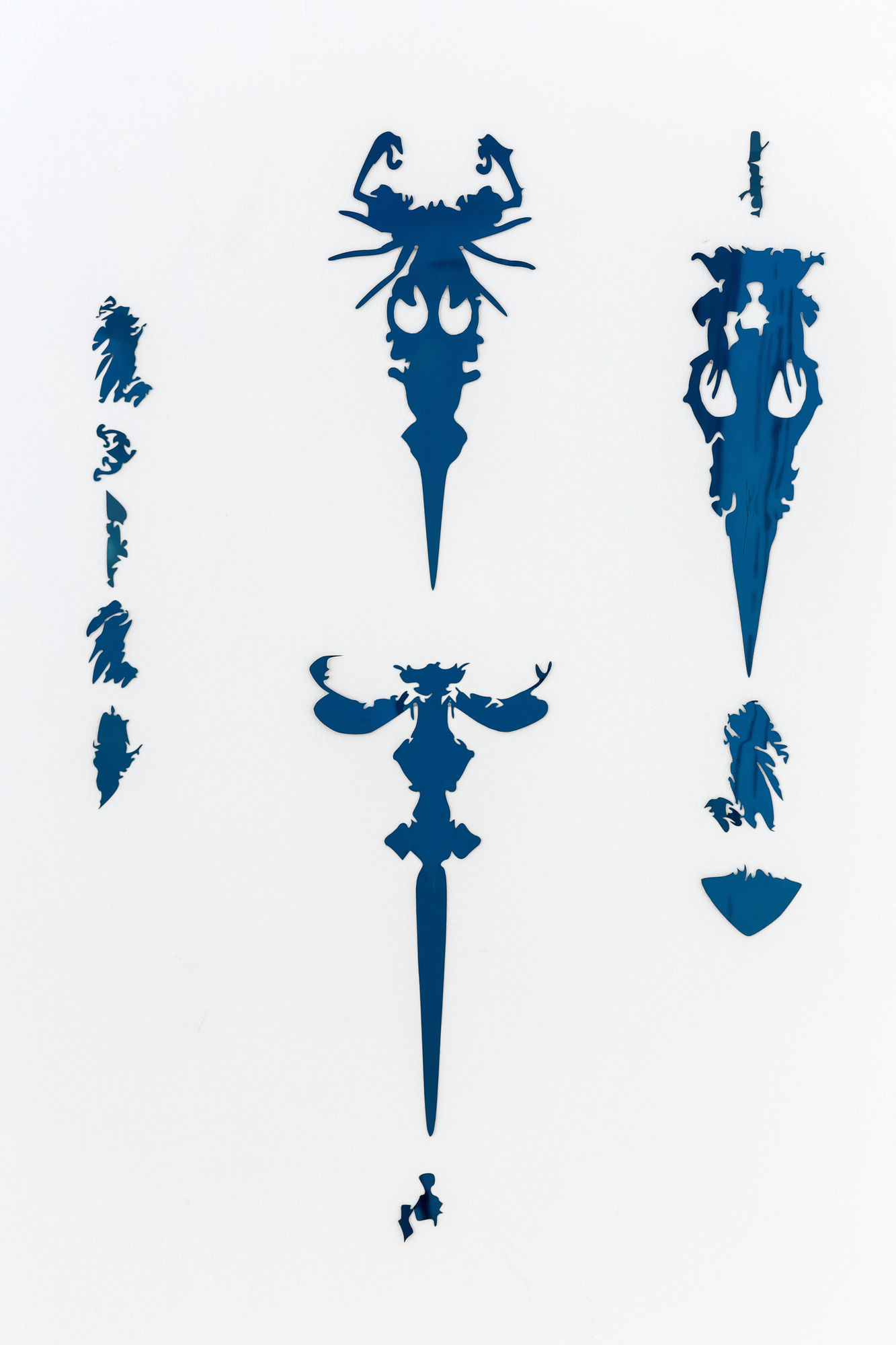 Мотылёк и летучая мышь летят на свет