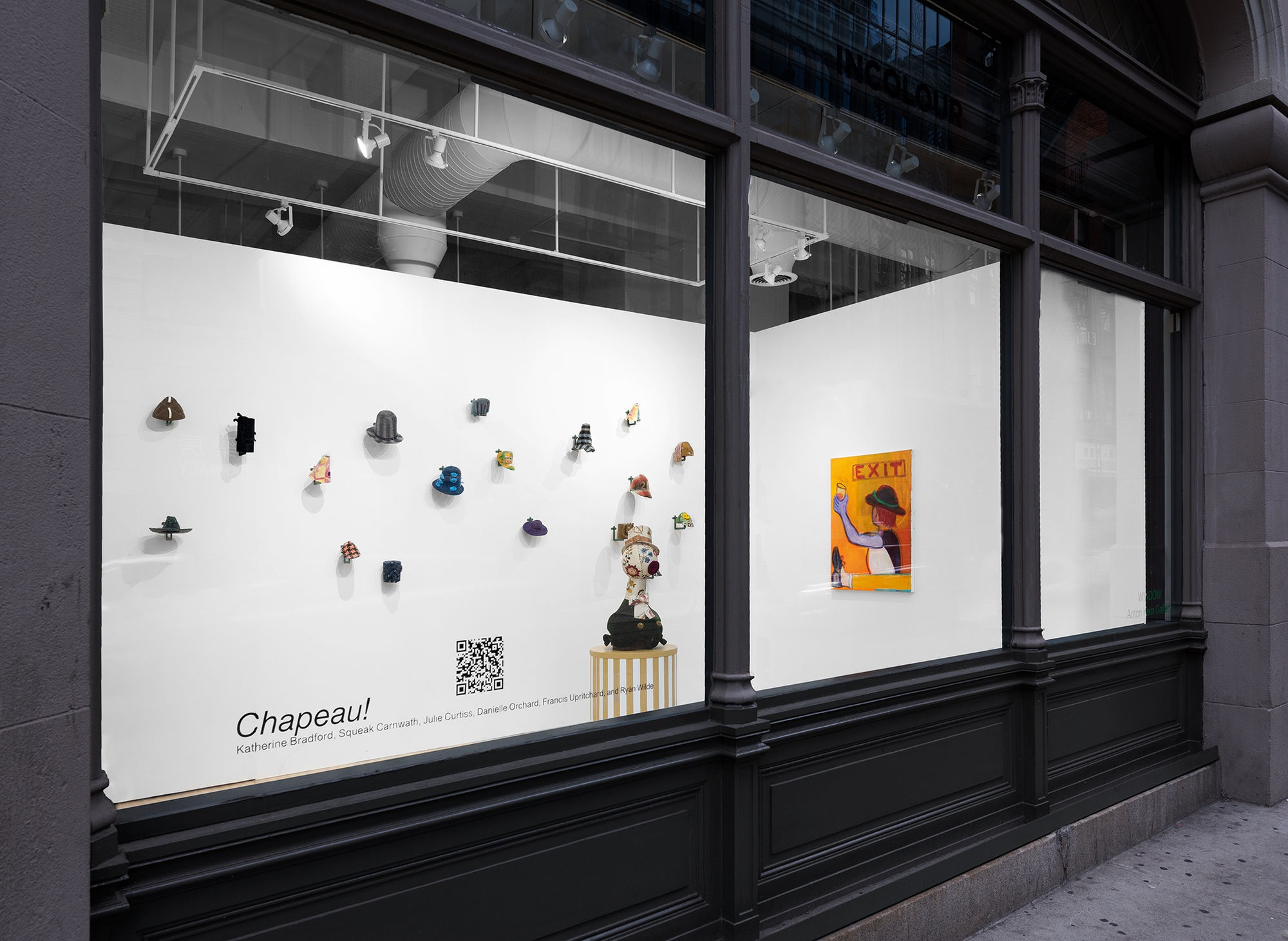 Installation view of the 2022 exhibition “Chapeau!” with exterior view of walls, artworks and ceiling.
