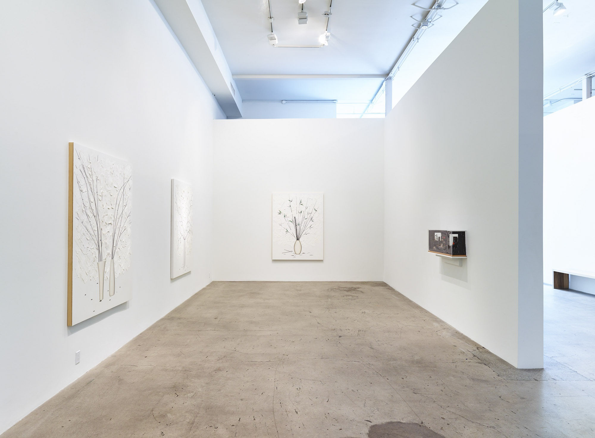 Roland Reiss: Unrepentant Flowers and New Miniature Tableaux