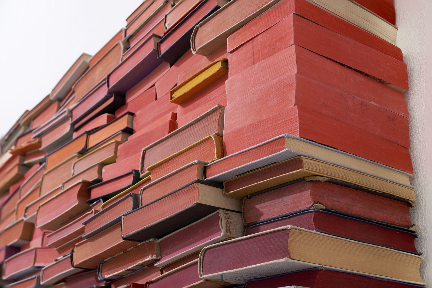 Enclosed Content Chatting Away in the Colour Invisibility