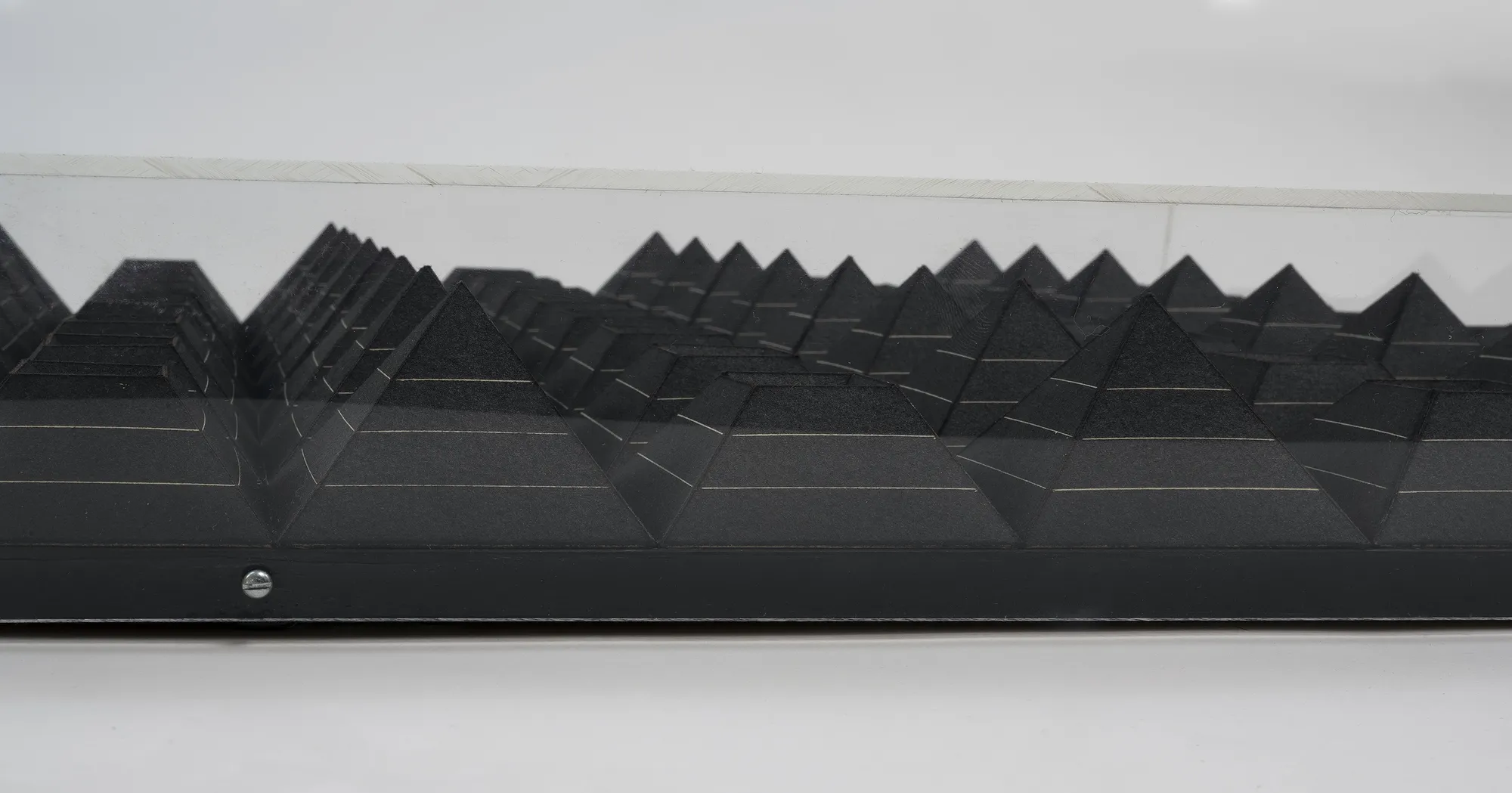 Benigna Chilla, 8 Rows of Black Pyramids with White Lines in a Square, 1977