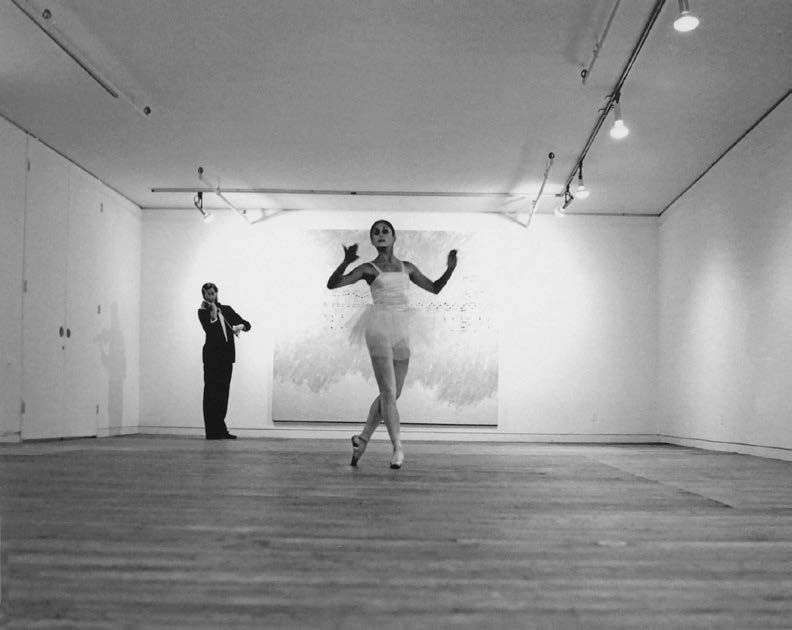 4 - Jannis Kounellis, Da inventare sul posto (Para inventar na hora), 1972. Performance. &copy; VG Bild-Kunst, Bonn 2023.