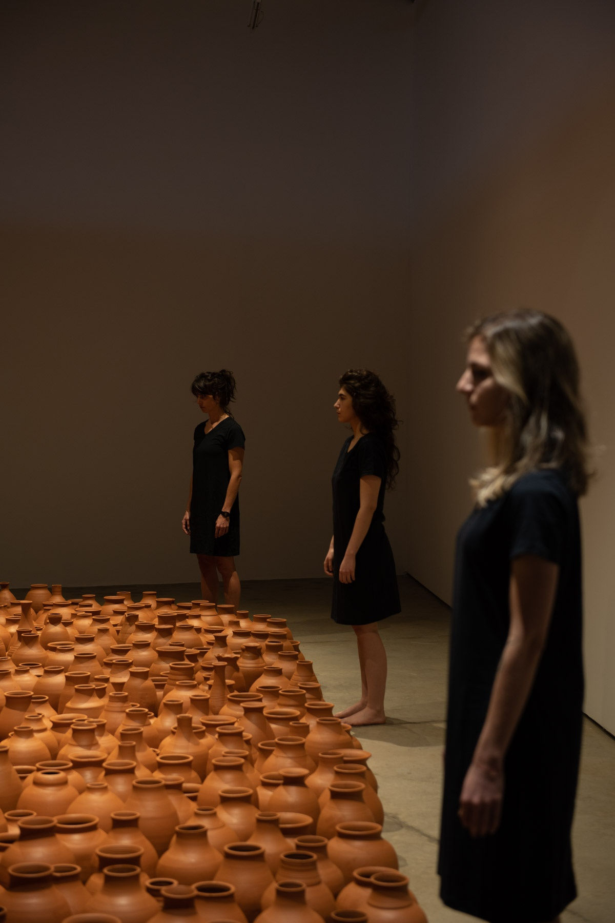 H &Eacute; C T O R Z A M O R A "Movimentos Emissores da Exist&ecirc;ncia", 2019/2023 performance dimens&otilde;es vari&aacute;veis | variable dimensions ed 1/1 + 1 P.A. View more details