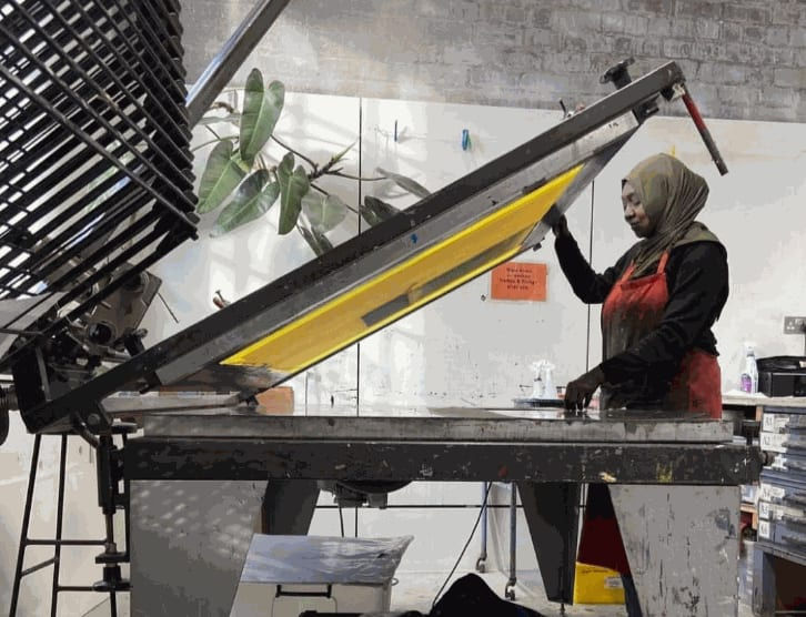 SCREENPRINTING Water-based screen inks are used with fine-mesh screens. 5 vacuum bed presses, all taking screen sizes (outer frame size) 110 x 150 cm: 1 x Kippax Horizontal lift press with manual pressure control1 x Kippax standard press3 x Natgraph standard press Integrated Natgraph U.V. exposure unit 2 x screen wash-out bays with high pressure blasters. 5 x Print racks 2 x Lightboxes Access to computers and printers for producing print-ready acetates