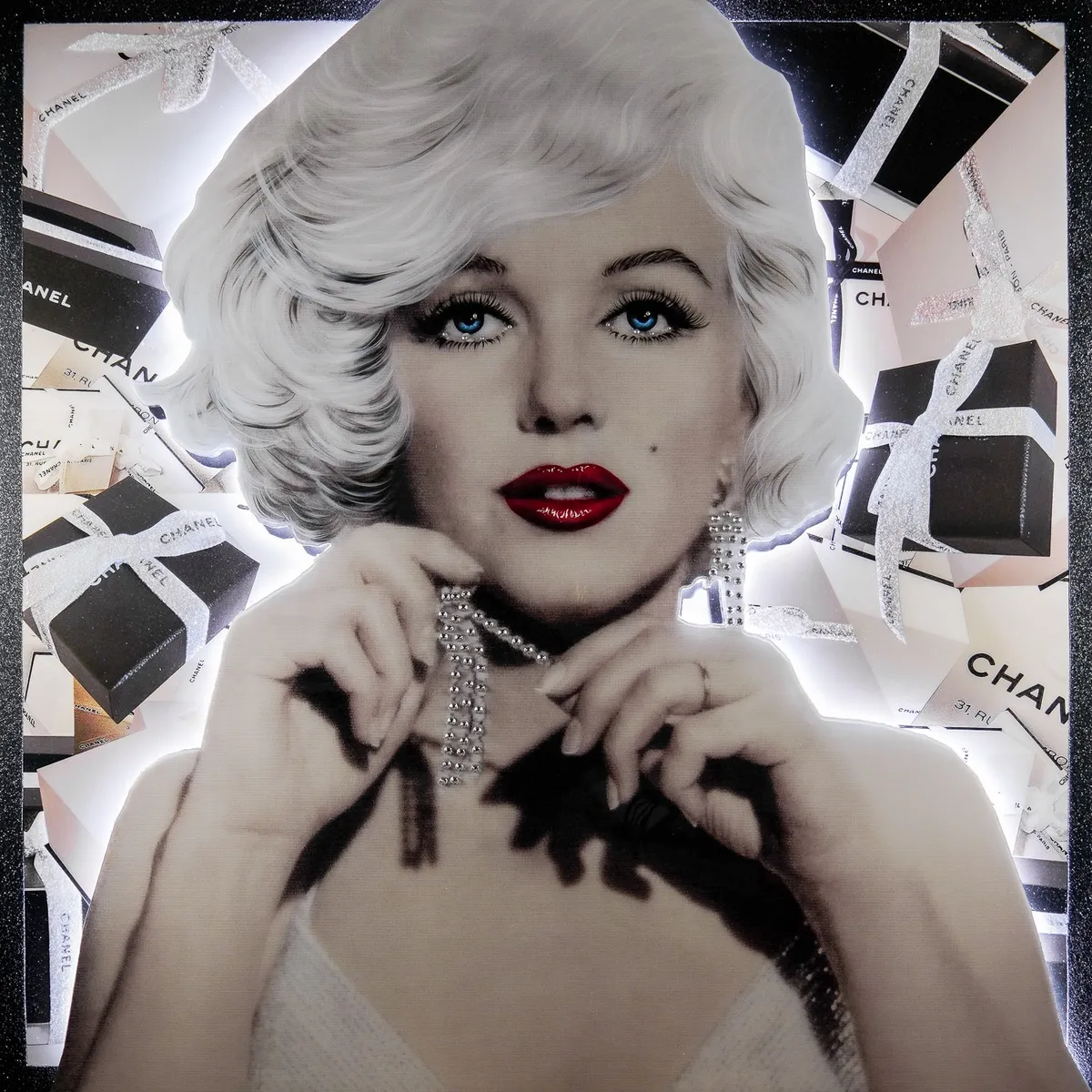Marilyn Chanel Boxes Cut Out With Neon 5949 60X60