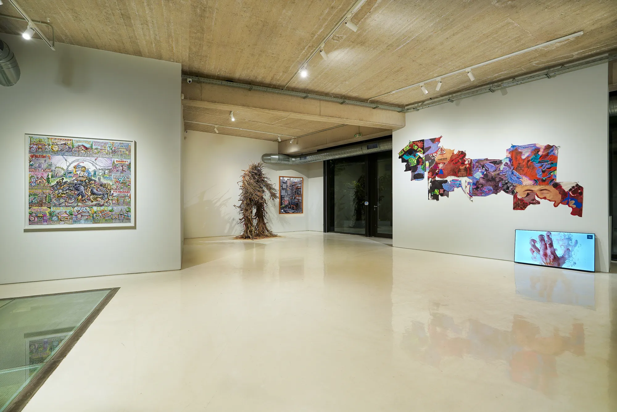 Weak Signal: Group Show