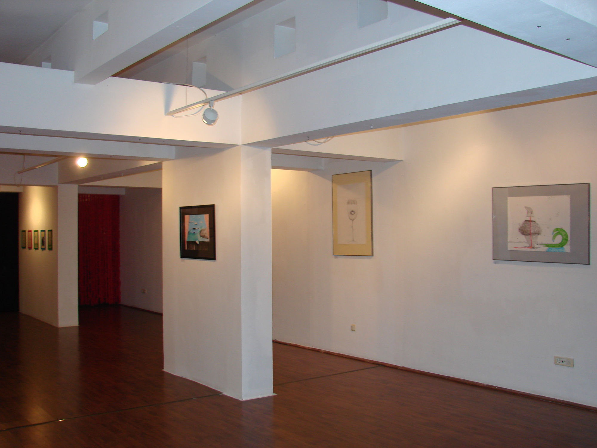 RALUCA ARNĂUTU: PHANTASMAGORIA