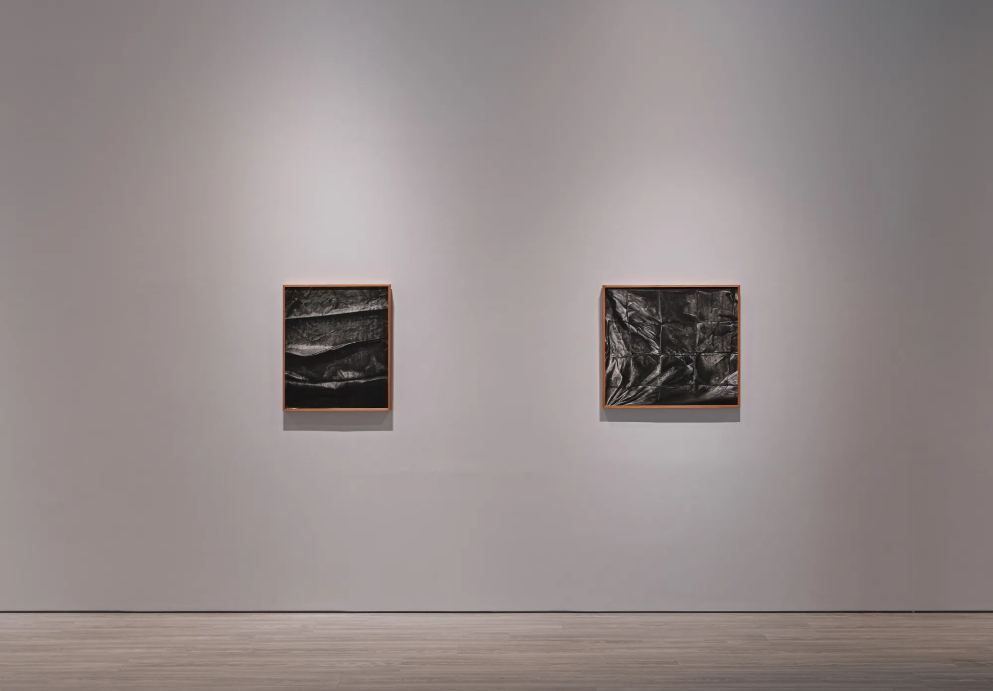 「藏匿在灰鏡下的真實斑點」丹．馬諸卡